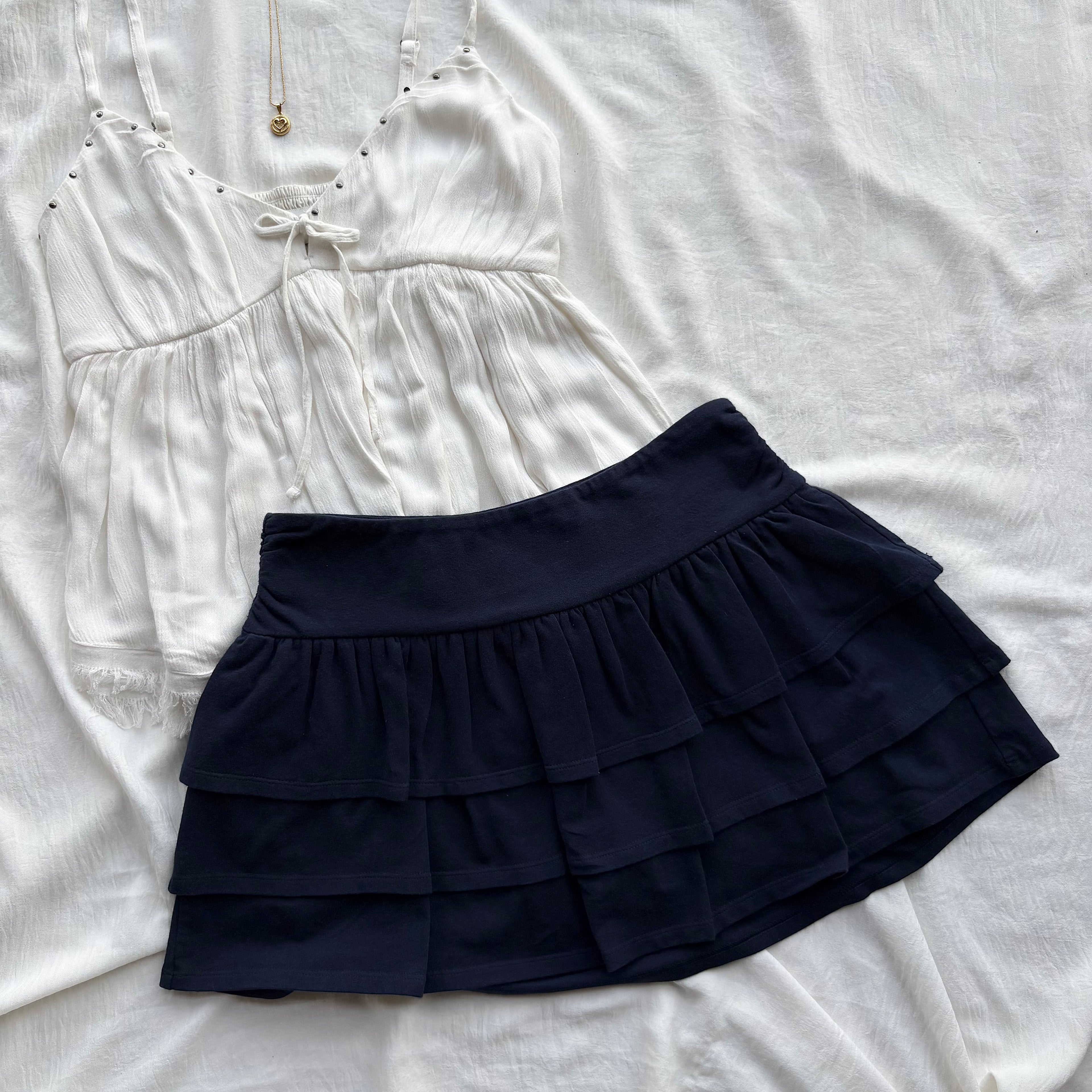 NAVY BLUE RUFFLE SKIRT FROM HOLLISTER (Waist : 26-28)