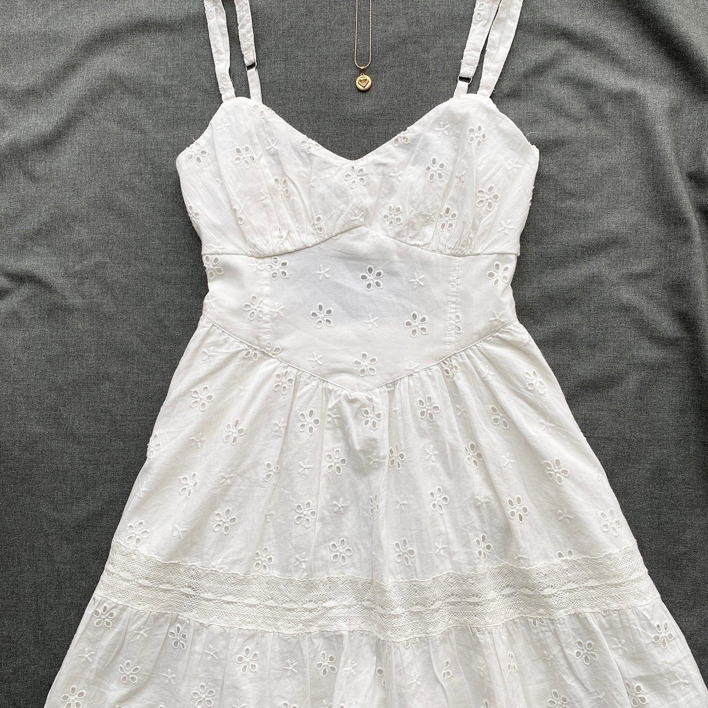 WHITE EYELET DRESS FROM HOLLISTER (Bust : 28-32, Upper Waist : 24-28)