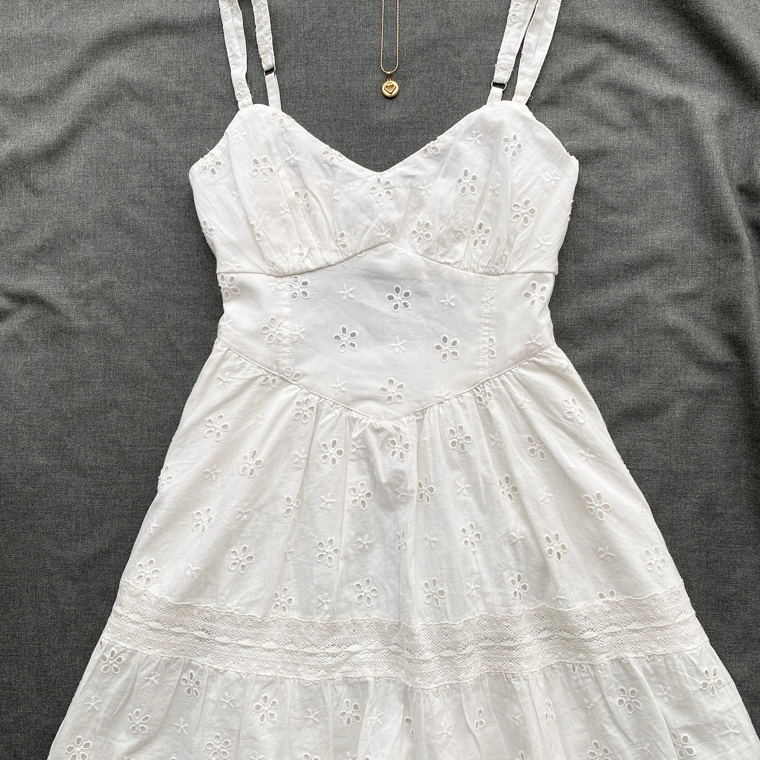 WHITE EYELET DRESS FROM HOLLISTER (Bust : 28-32, Upper Waist : 24-28)