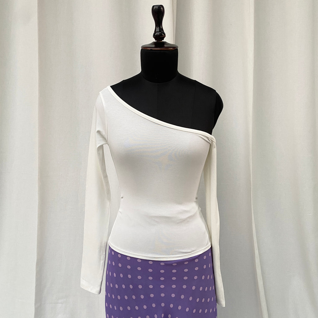 WHITE OFF SHOULDER TOP (Bust : 30-34, Upper Waist : 22-28)