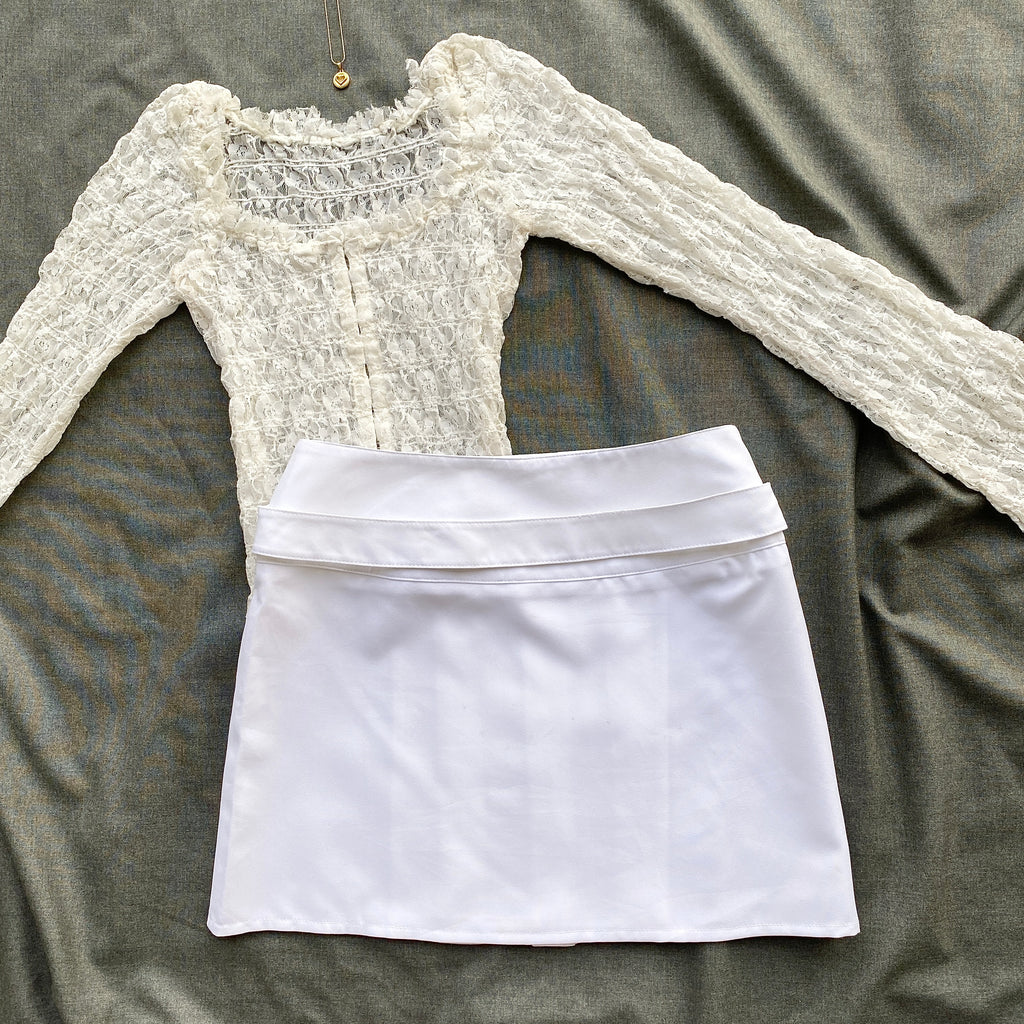 WHITE PLEATED SKIRT WITH BELT (Waist : 26-30)