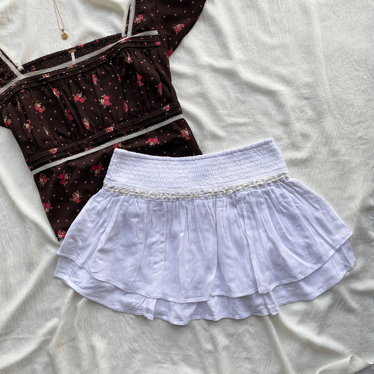 WHITE RUFFLE SKIRT (Waist : 26-32)