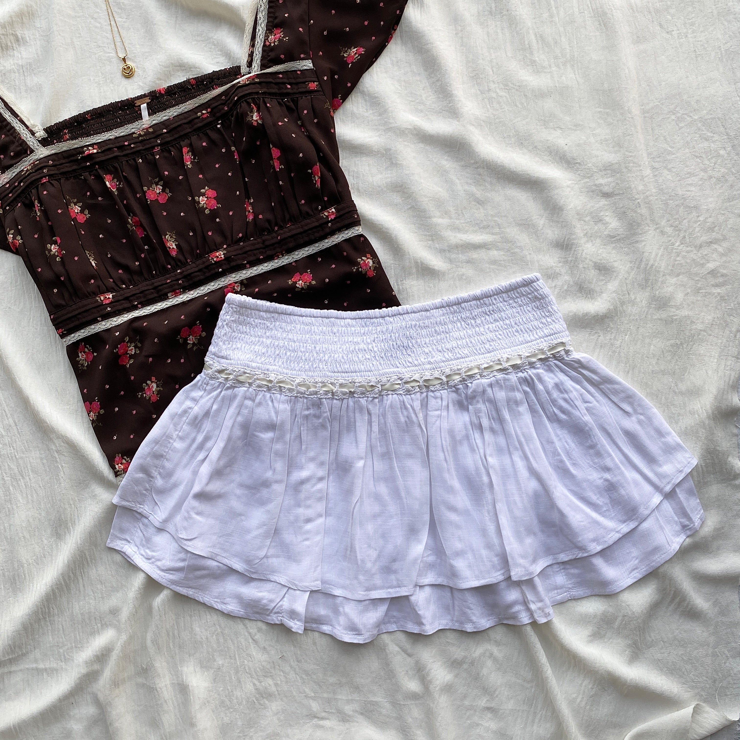 WHITE RUFFLE SKIRT (Waist : 26-32)
