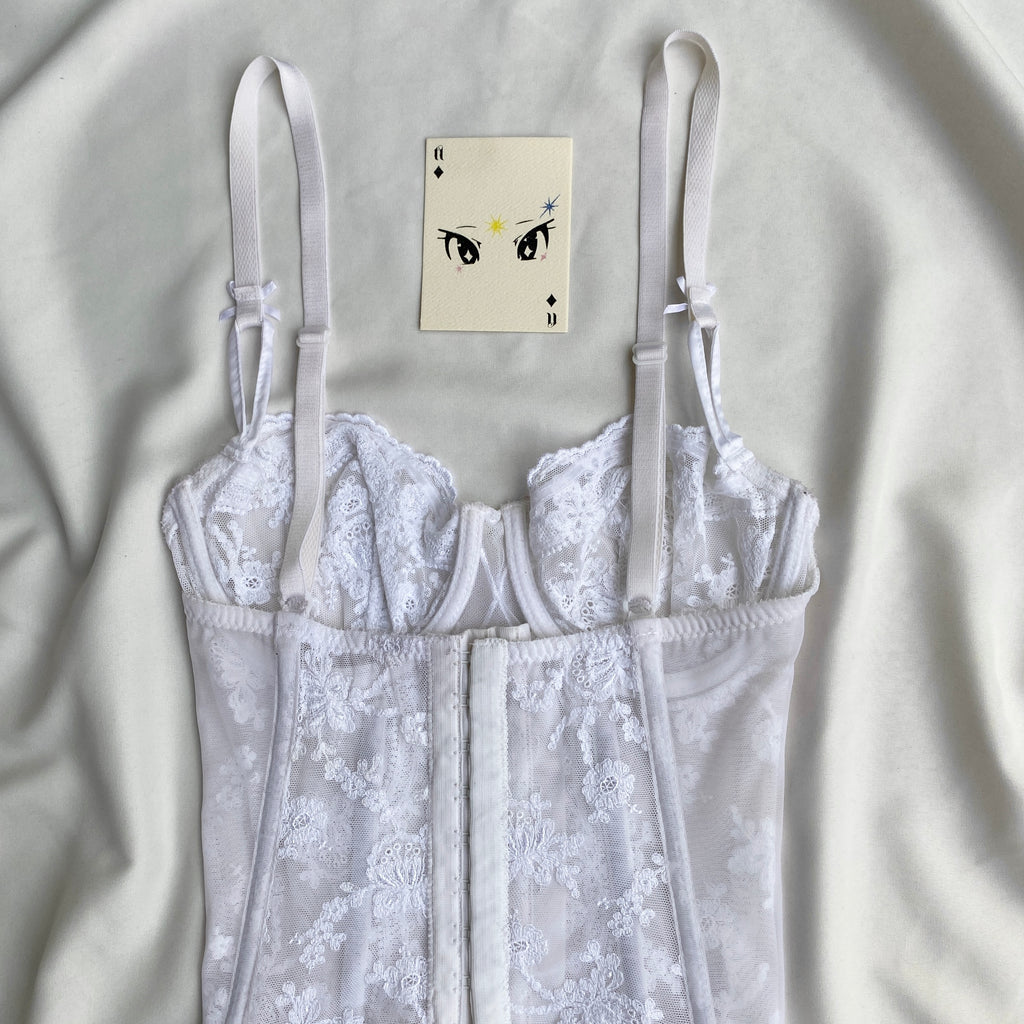 WHITE LACE CORSET (Bust : 30C/32B/34A, Upper Waist : 22-26)