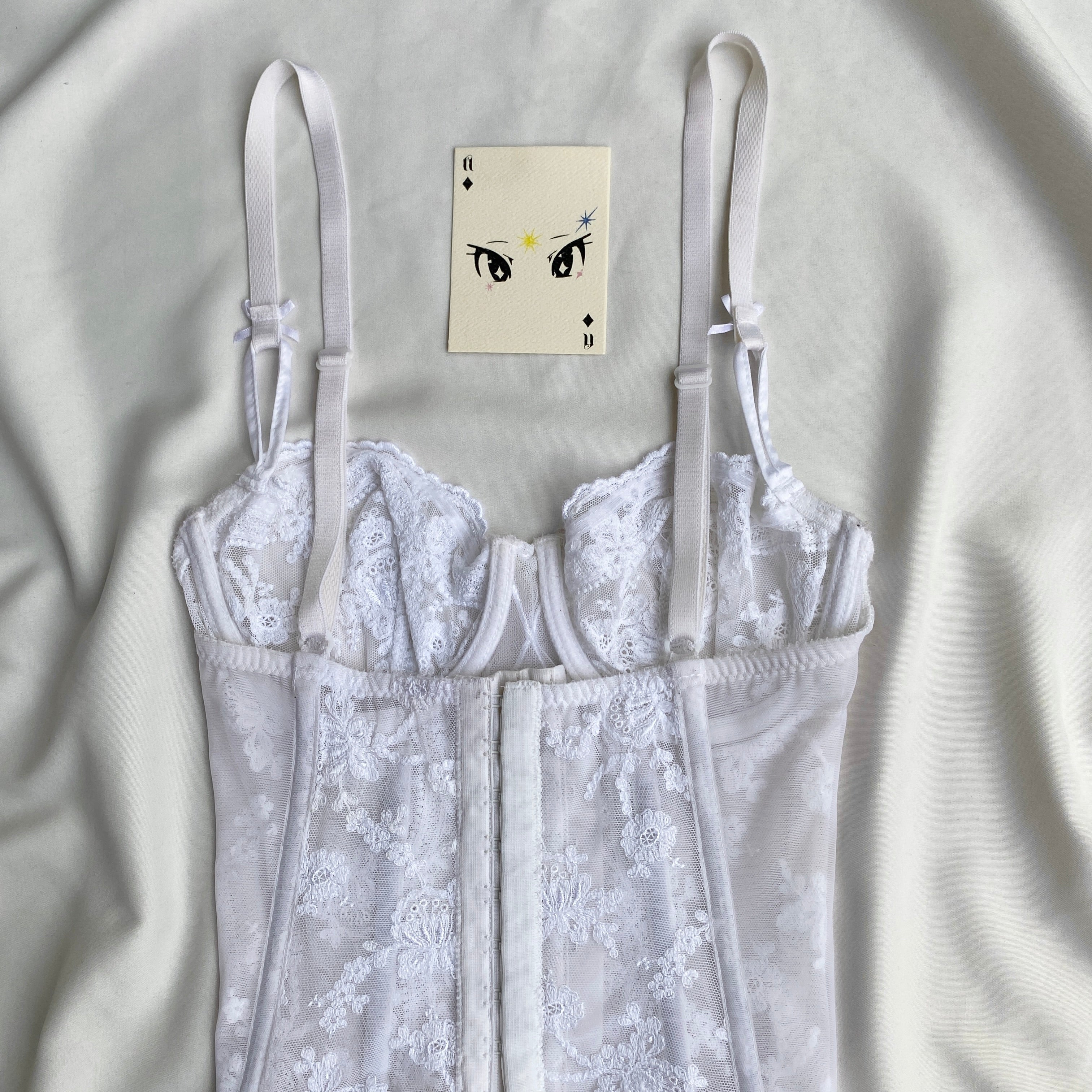 WHITE LACE CORSET (Bust : 30C/32B/34A, Upper Waist : 22-26)