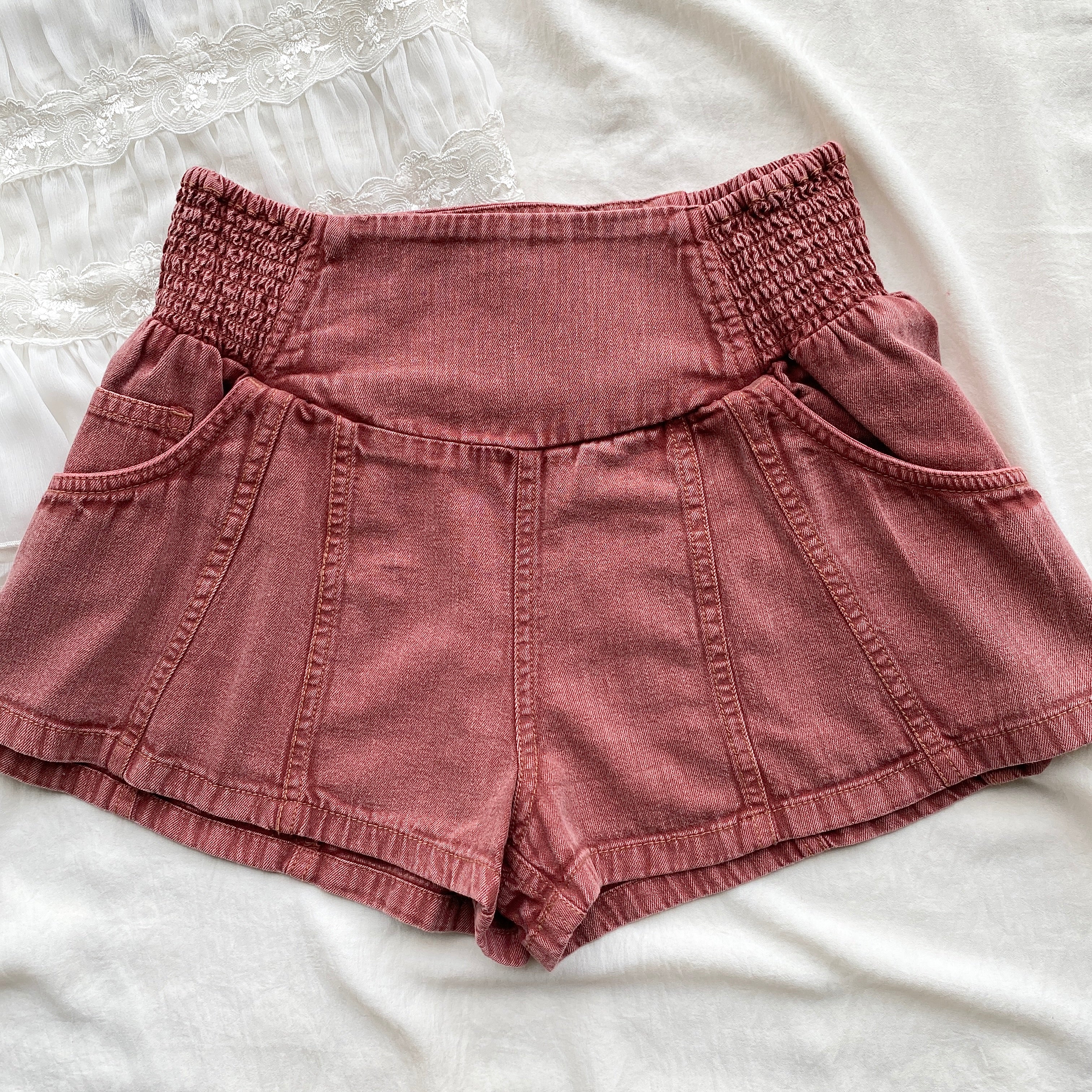 DENIM SHORTS FROM FREE PEOPLE (XS)