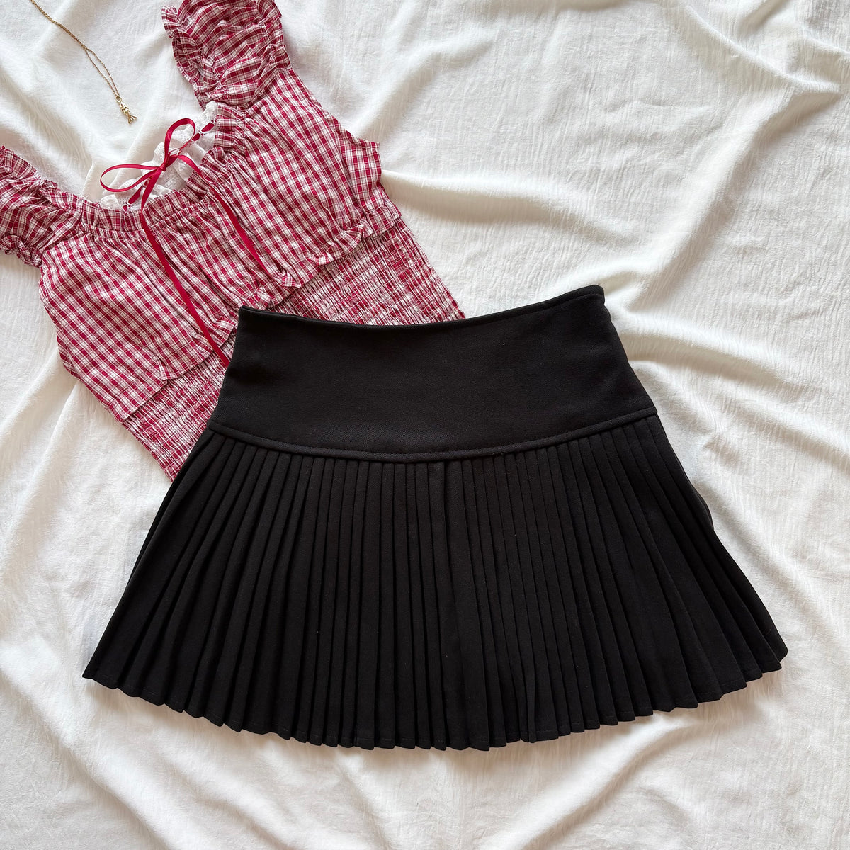 MIU SKIRT IN BLACK (Sizes available)