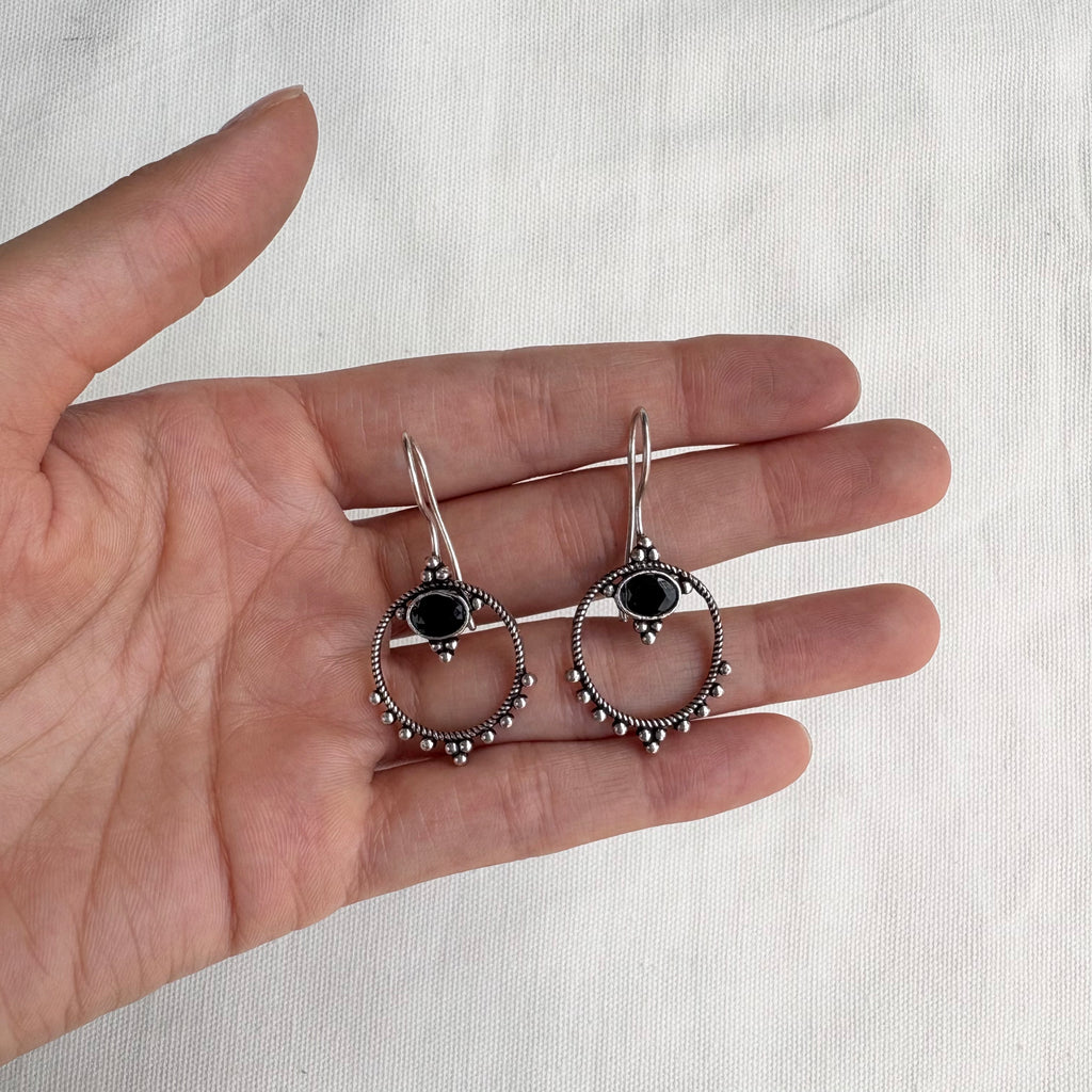 DELICATE STONE EARRING