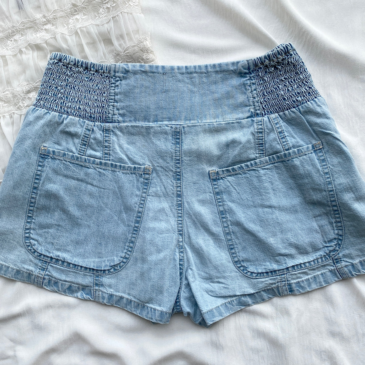 DENIM SHORTS FROM FREE PEOPLE (Waist : 28-32)
