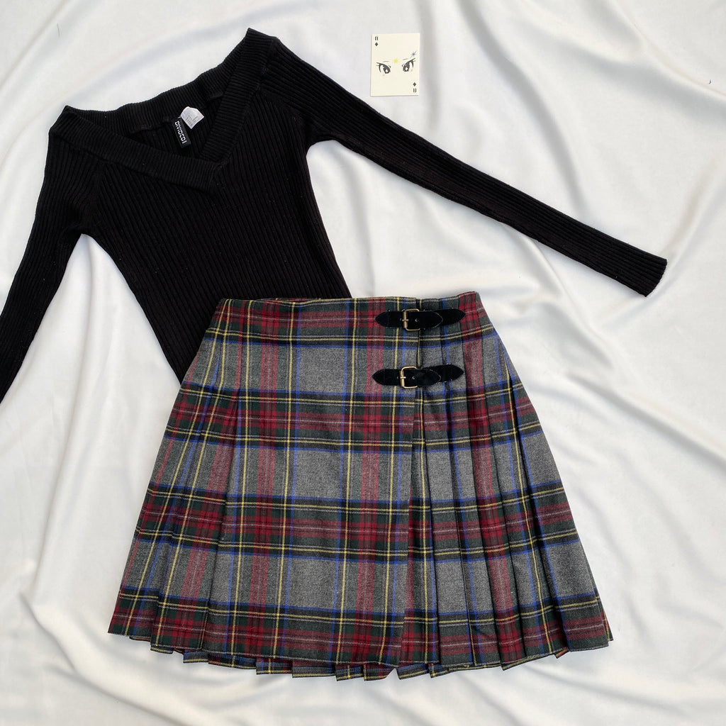 GREY AND RED PLAID SKIRT (Waist : 24-26)