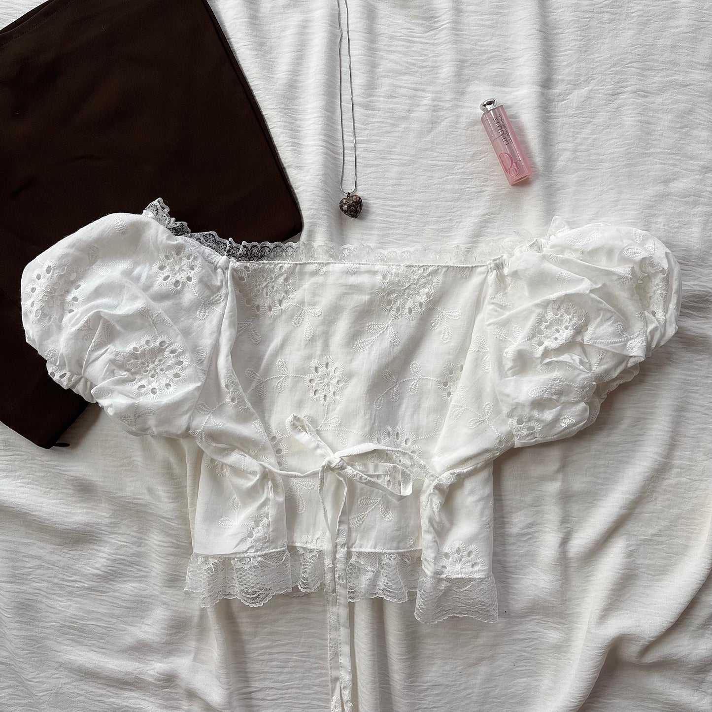 WHITE TOP WITH PUFF SLEEVES (Bust : 28-34, Upper Waist : 24-30)