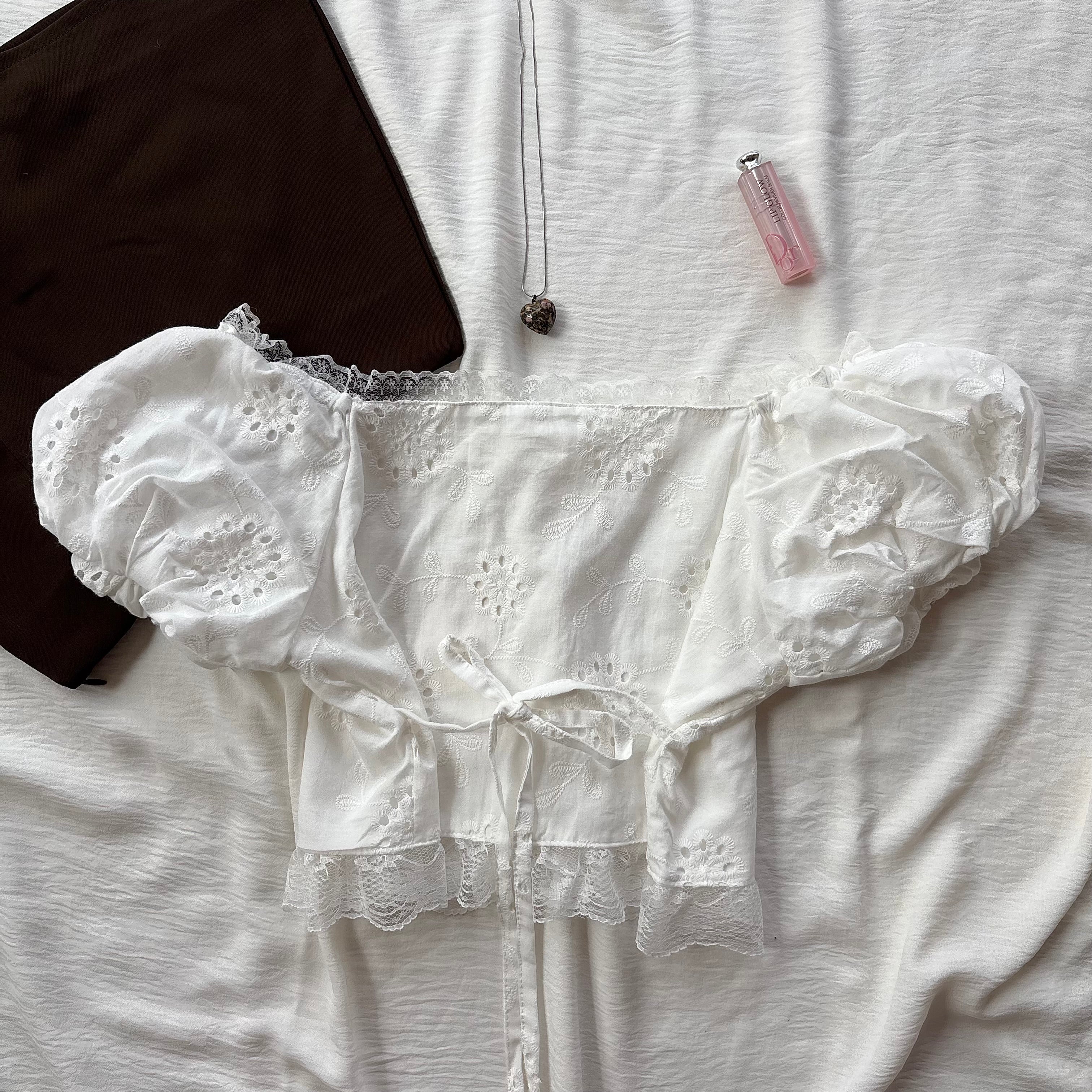 WHITE TOP WITH PUFF SLEEVES