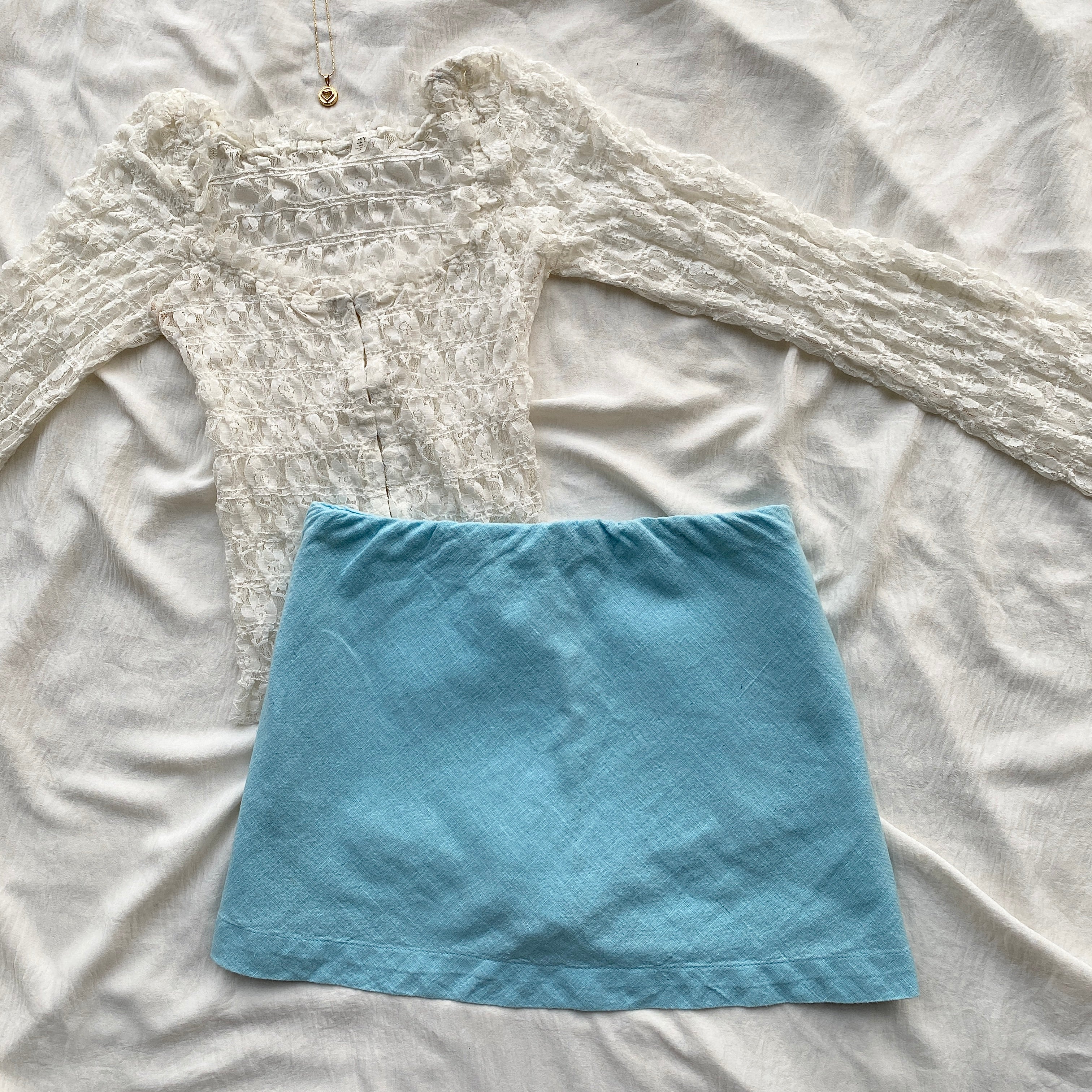 BLUE LINEN SKIRT FROM FREE PEOPLE (Waist : 28-32)