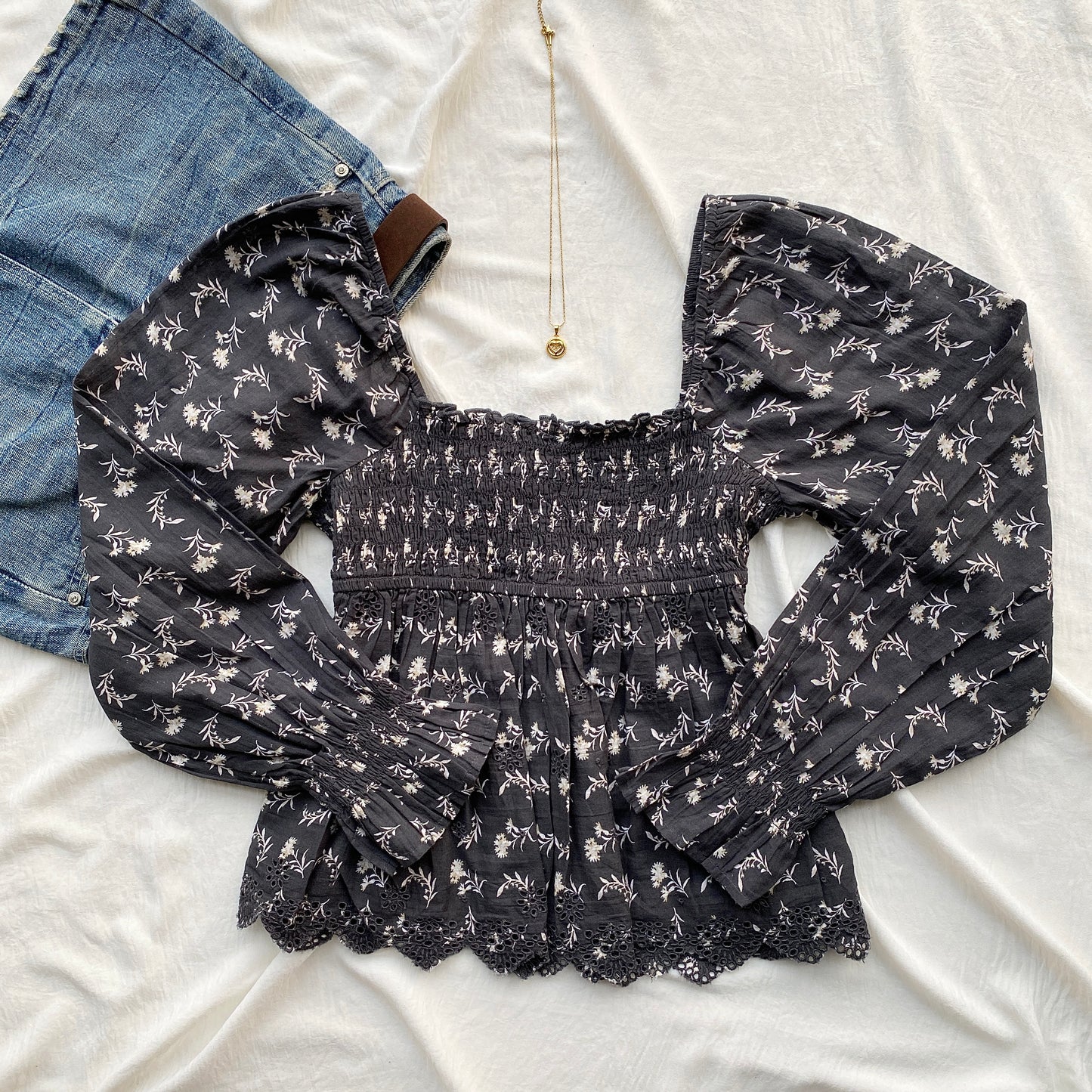 FLORAL BLOUSE FROM AMERICAN EAGLE (Bust : 30-34, Upper Waist : 26–32)