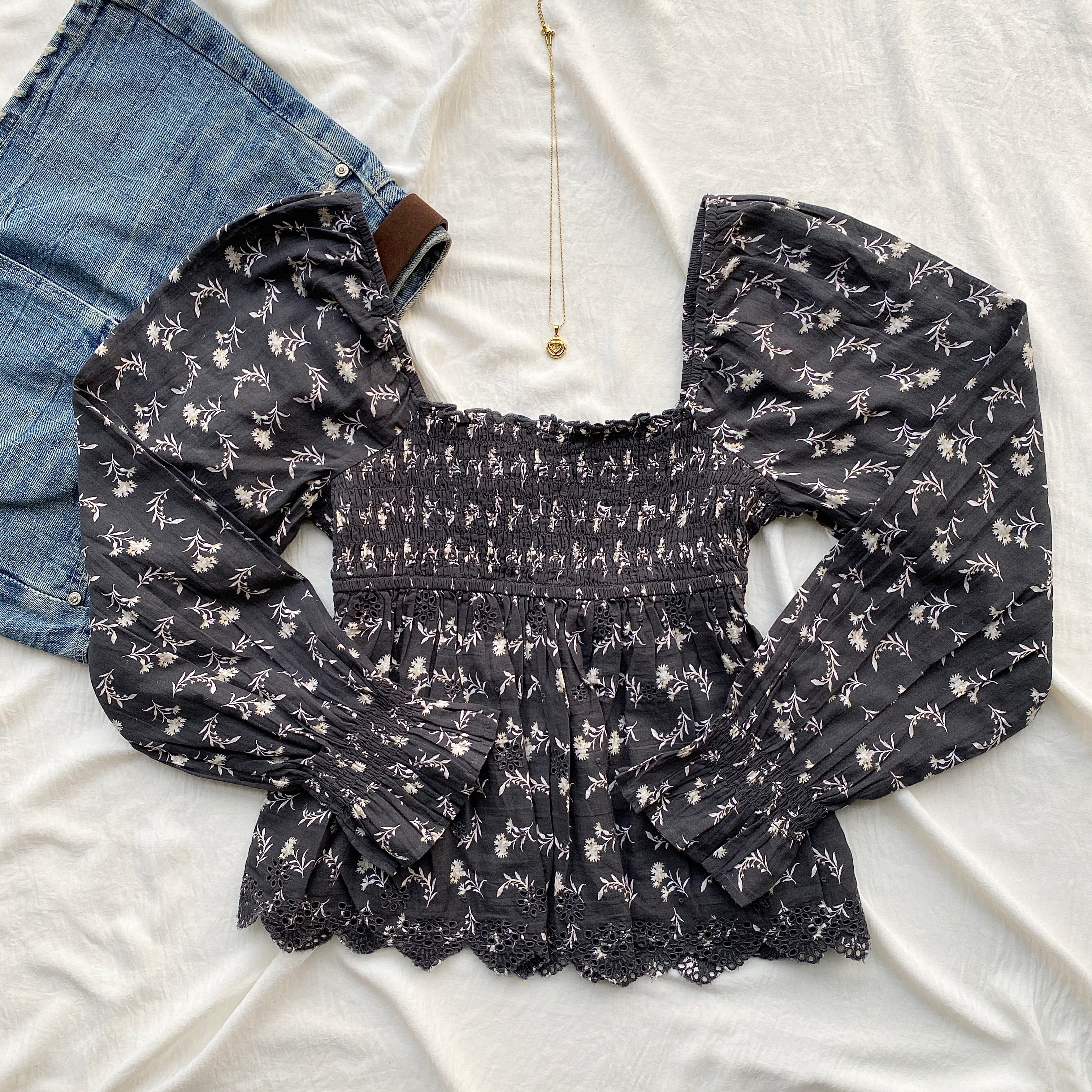 FLORAL BLOUSE FROM AMERICAN EAGLE (Bust : 30-34, Upper Waist : 26–32)
