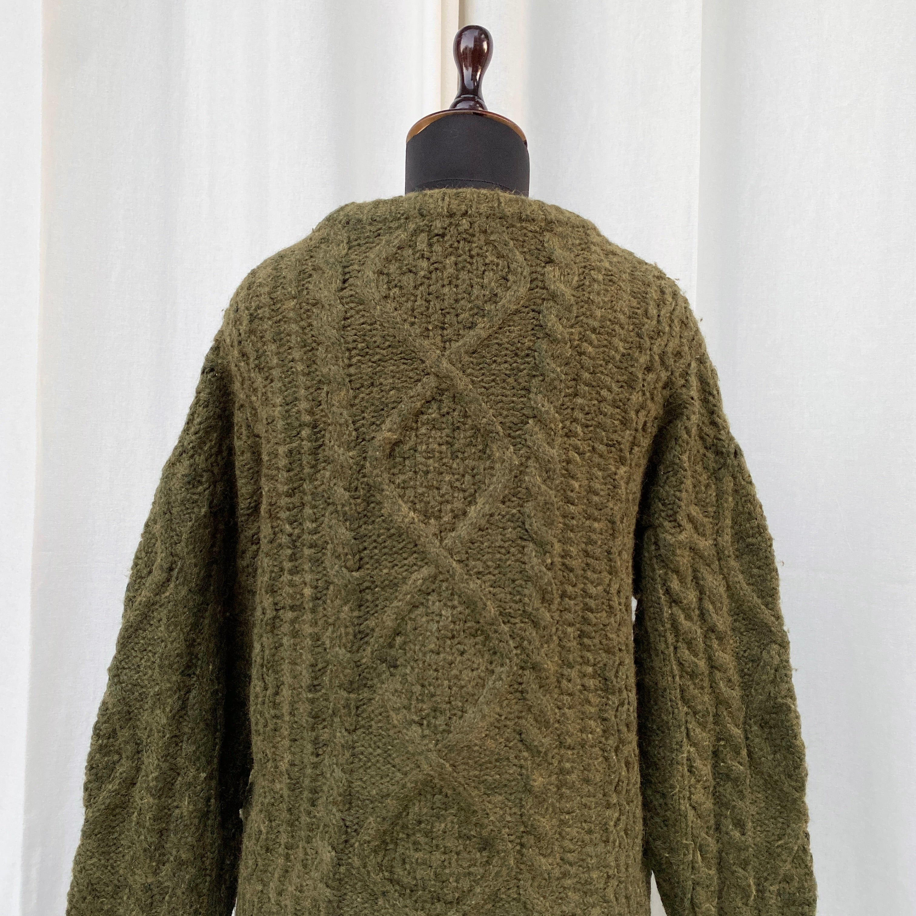OLIVE GREEN KNIT (Bust : 42, Length : 23)