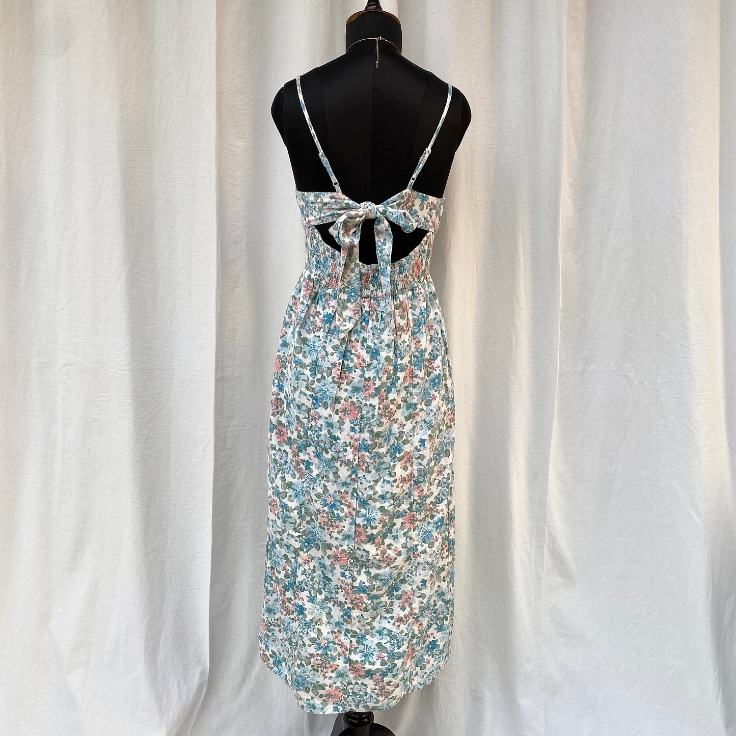 BLUE FLORAL DRESS FROM AMERICAN EAGLE (Sizes available)