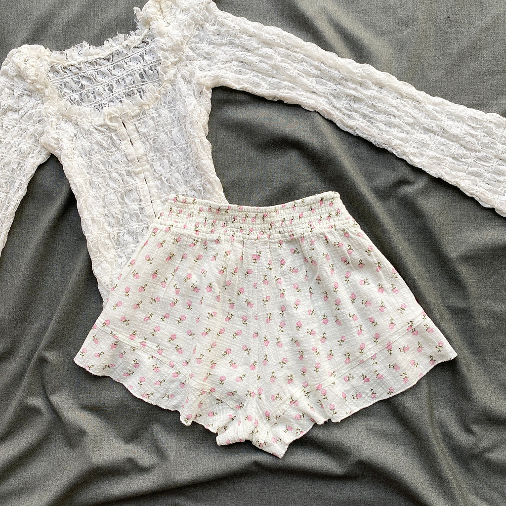 FLORAL COTTON SHORTS FROM URBAN OUTFITTERS (Waist : 30-36)