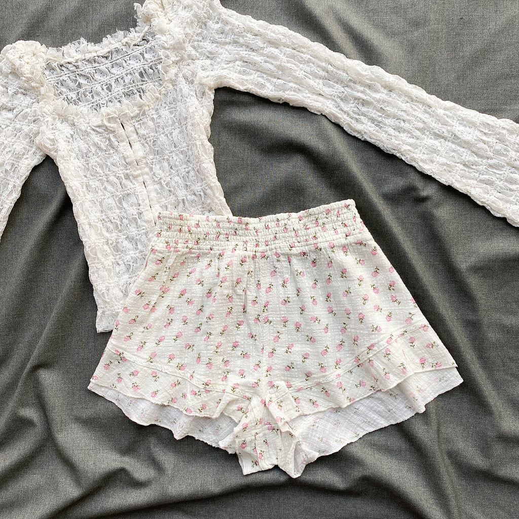 FLORAL COTTON SHORTS FROM URBAN OUTFITTERS (Waist : 30-36)