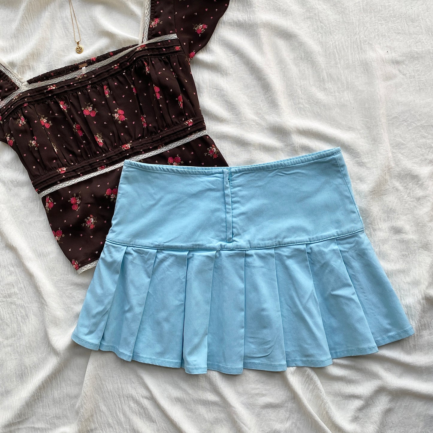 BLUE PLEATED SKIRT (Waist : 30-32)