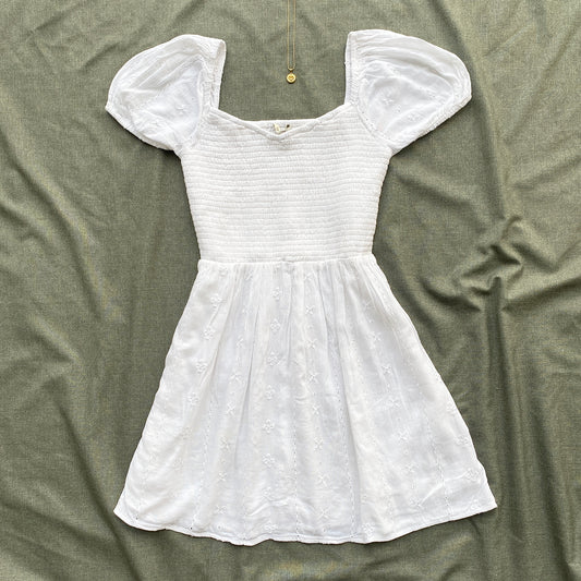 WHITE DRESS FROM HOLLISTER (Bust : 28-32, Upper Waist : 23-28)