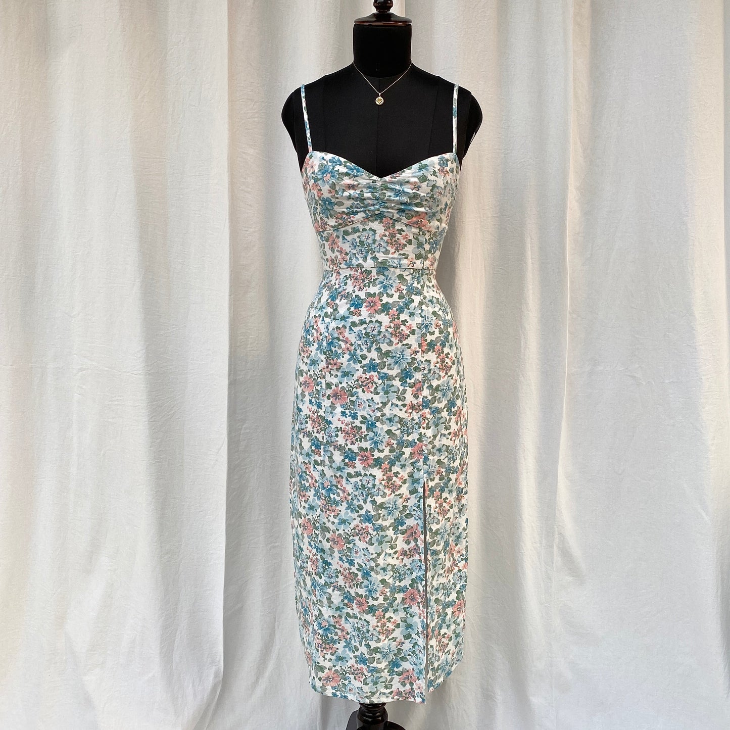 BLUE FLORAL DRESS FROM AMERICAN EAGLE (Sizes available)