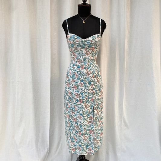 BLUE FLORAL DRESS FROM AMERICAN EAGLE (Sizes available)