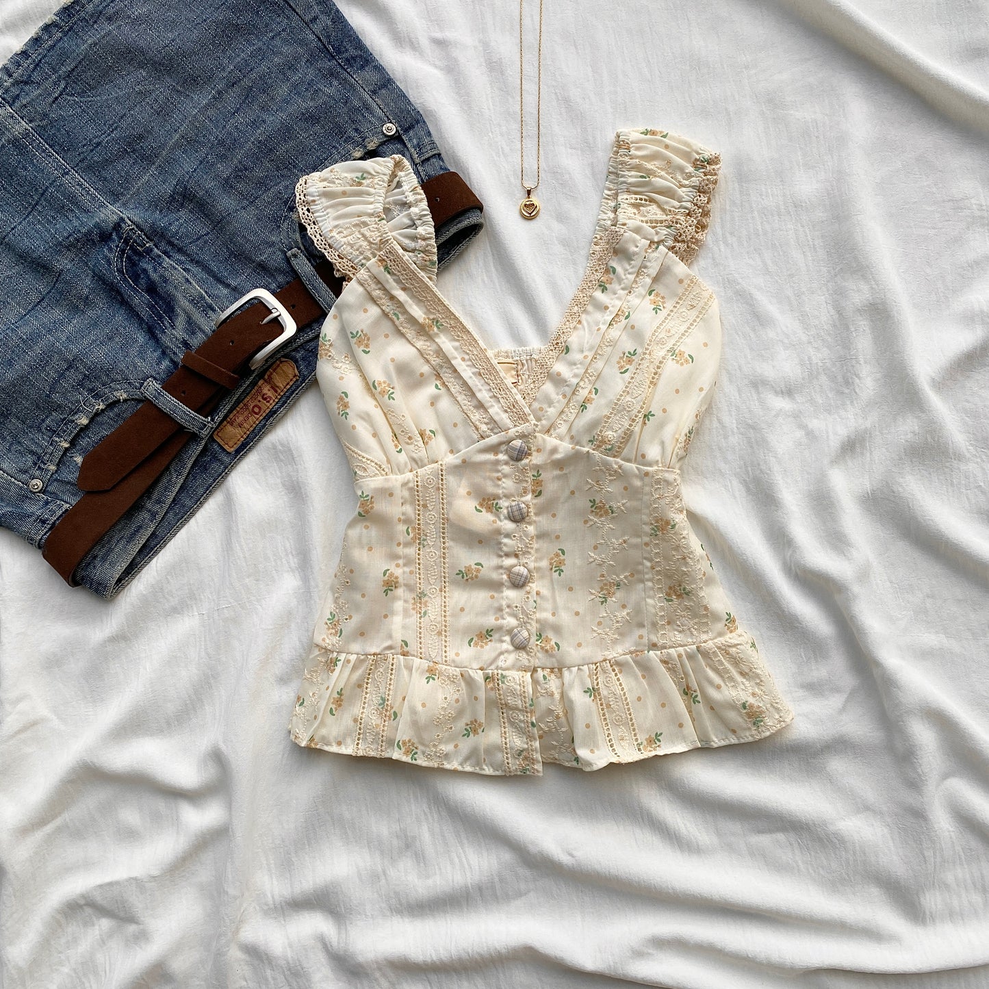 DOTTIE TOP WITH BLUE BUTTONS (Bust : 28-32, Upper Waist : 23-26)