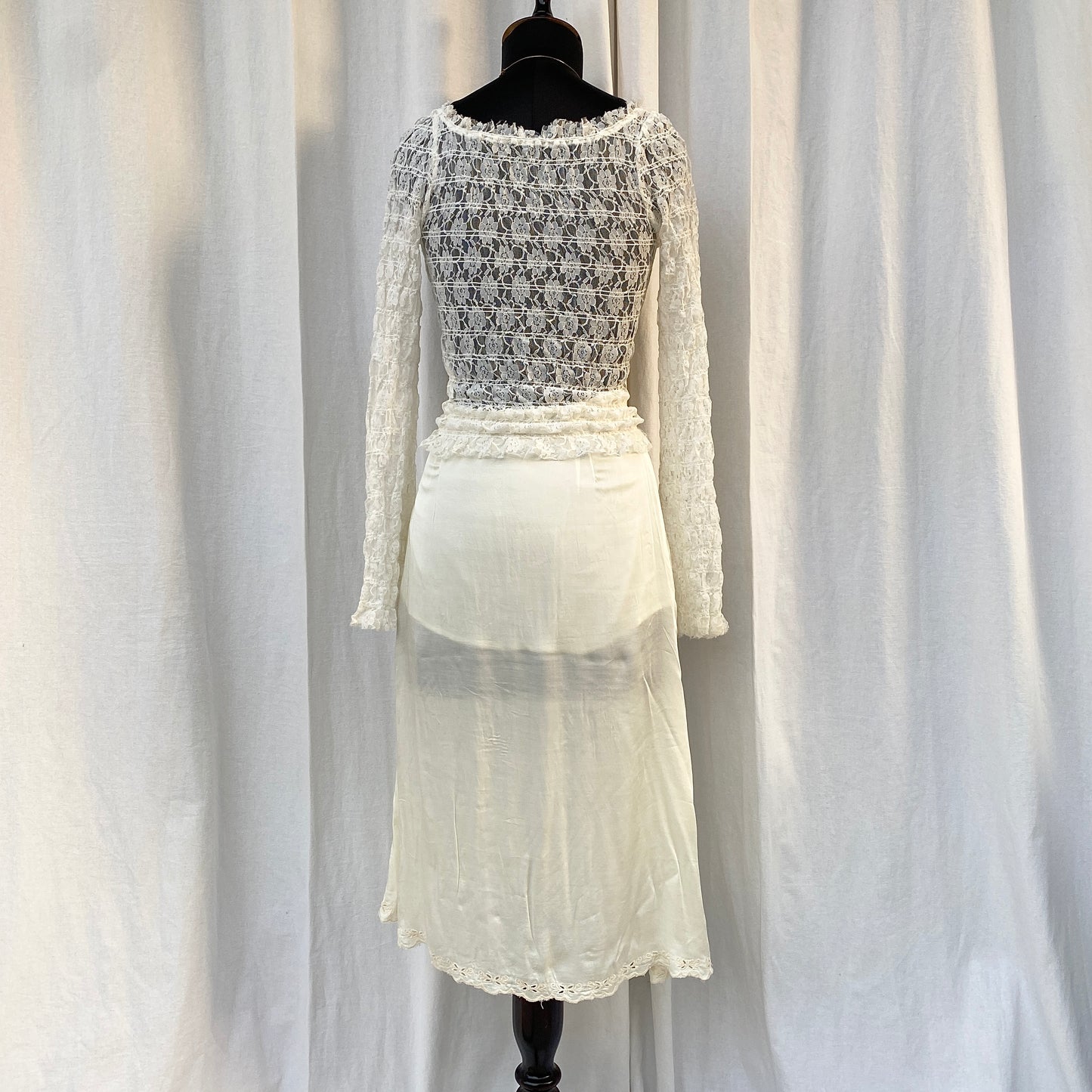 DREAMY SATIN SKIRT FROM ANTHROPOLOGY (Waist : 24-26)
