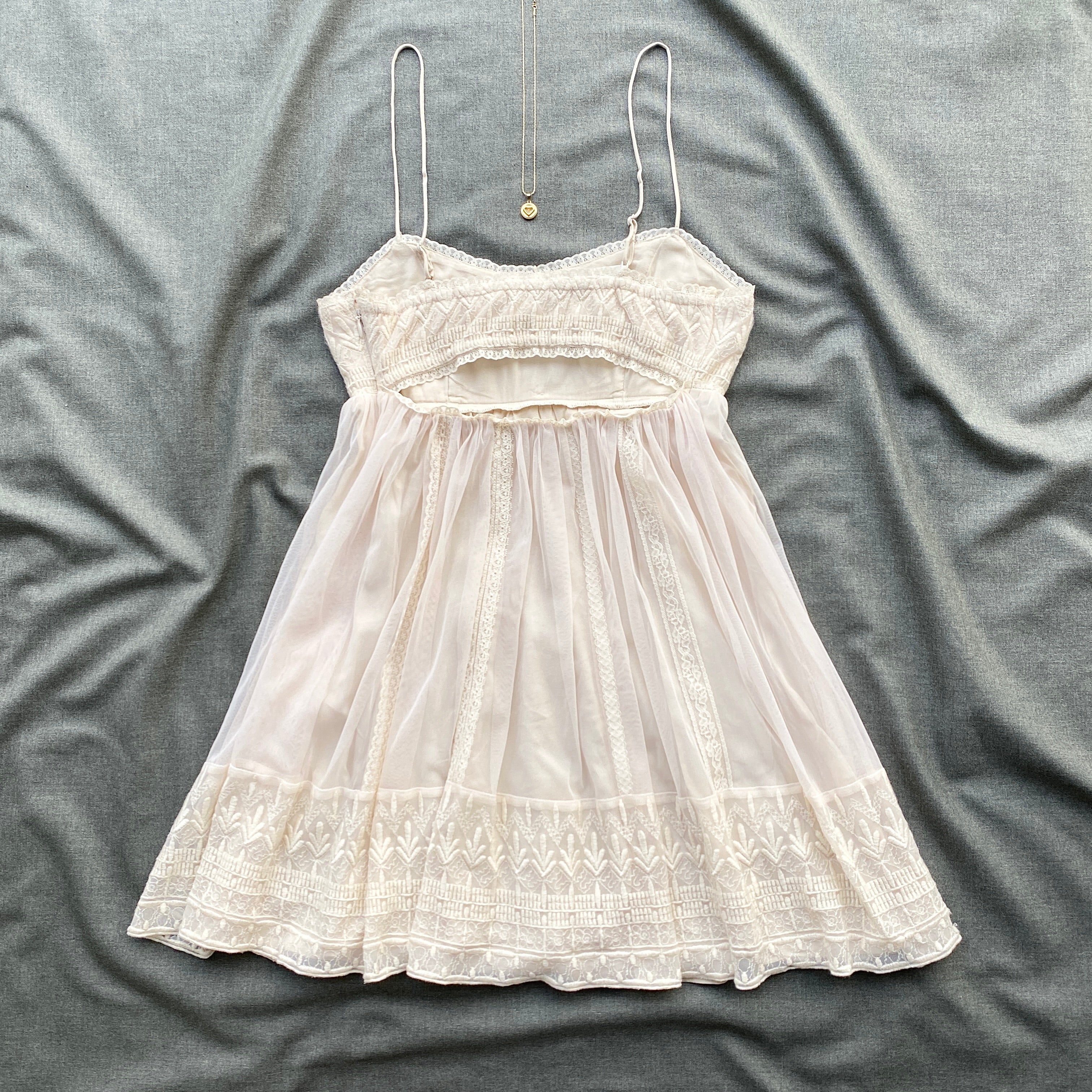 CREAM DRESS FROM ABERCROMBIE AND FITCH (Bust : 30-32, Upper Waist : 24-28)