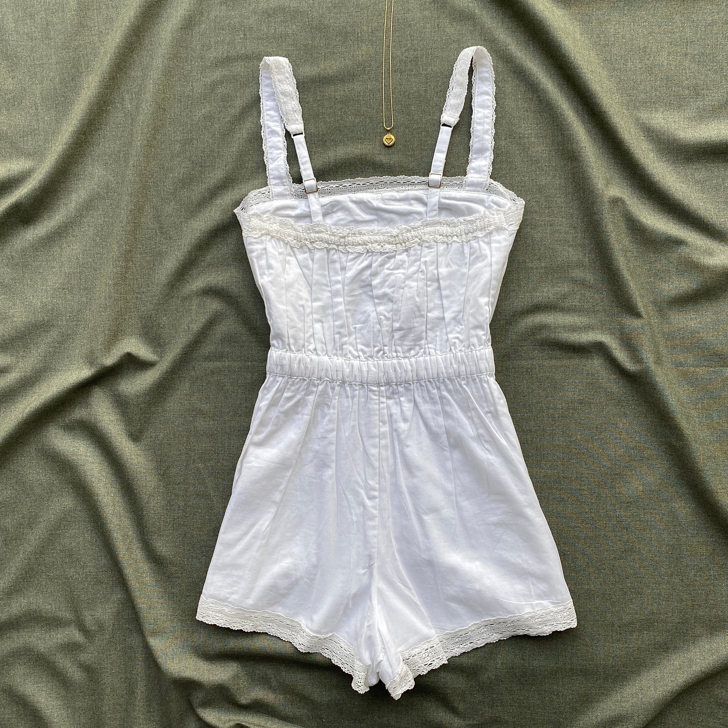 WHITE ROMPER FROM ABERCROMBIE (Bust : 28-32, Upper Waist : 23-26)