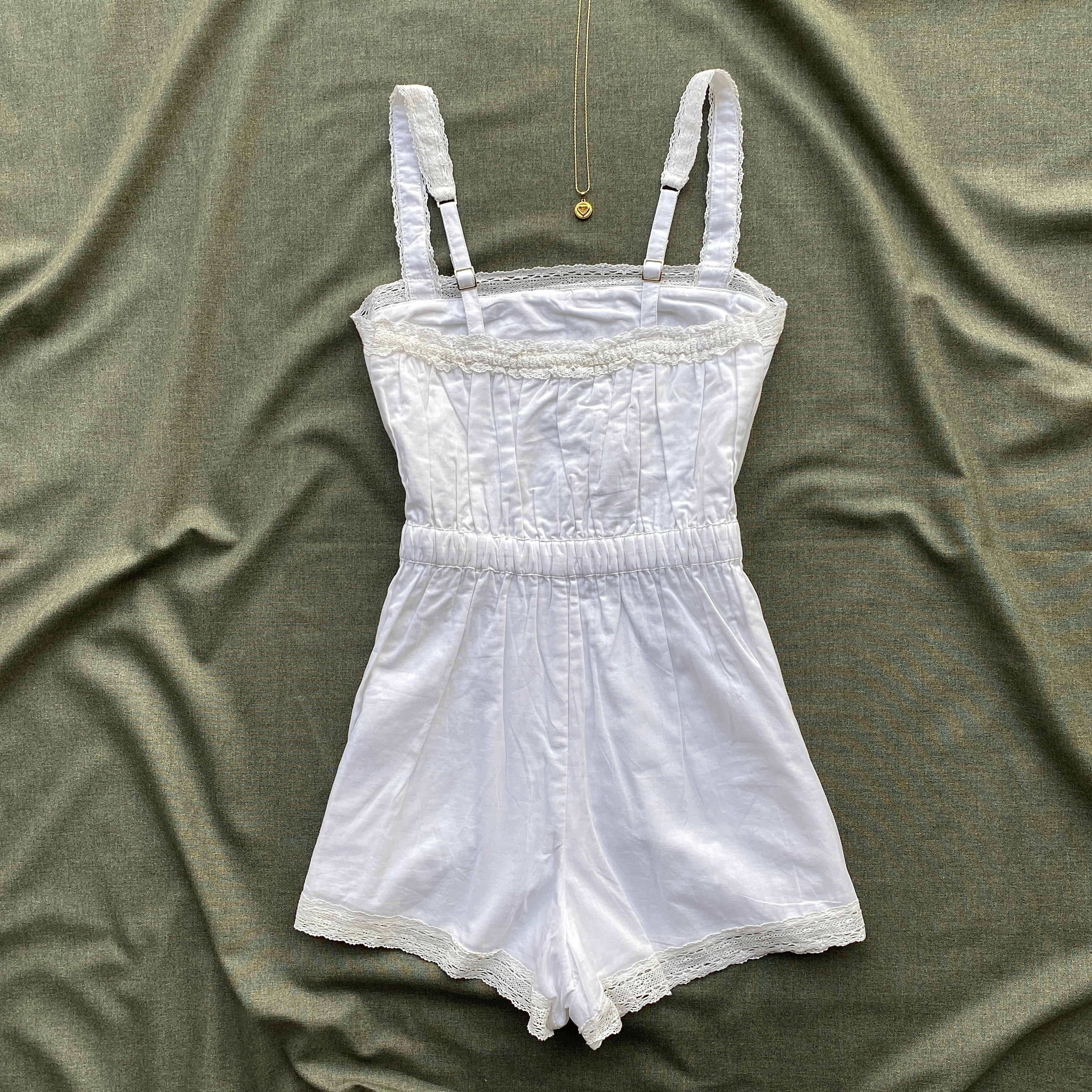 WHITE ROMPER FROM ABERCROMBIE (Bust : 28-32, Upper Waist : 23-26)