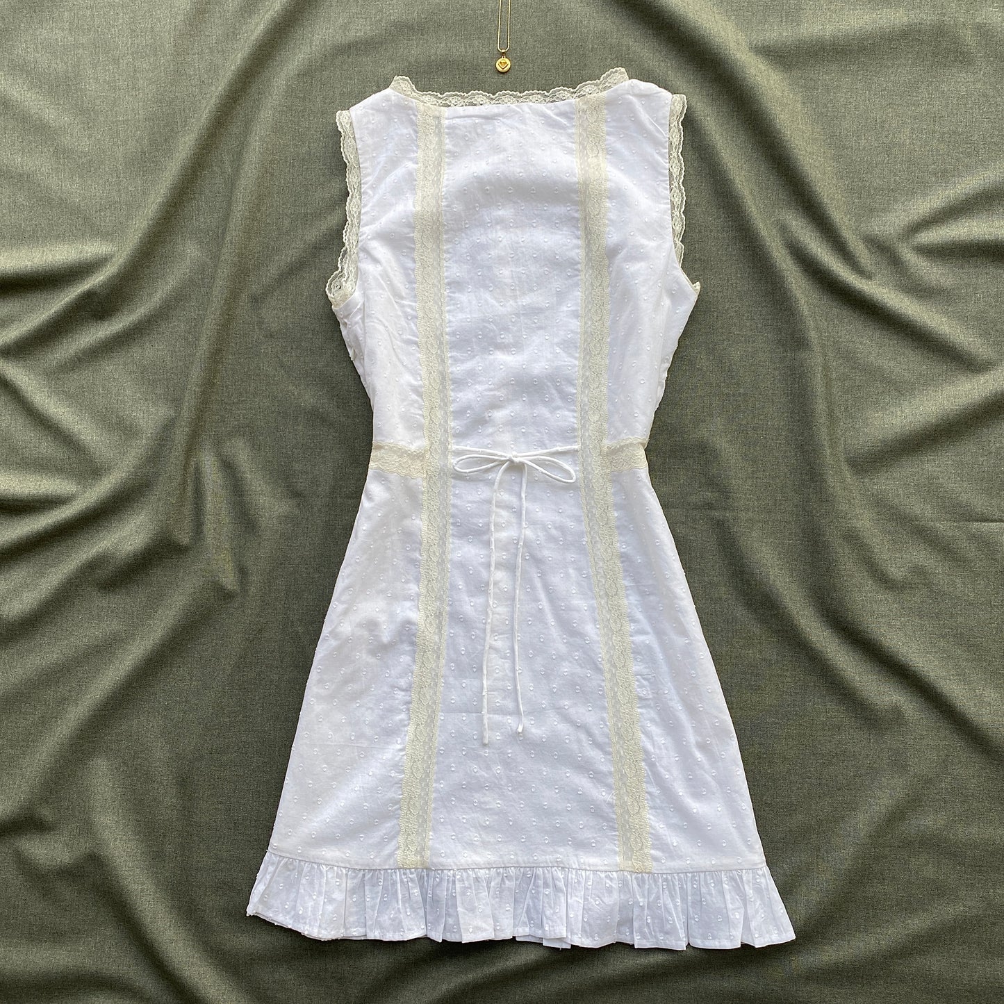 WHITE DRESS FROM ABERCROMBIE (Bust : 32-34, Upper Waist : 26-30)