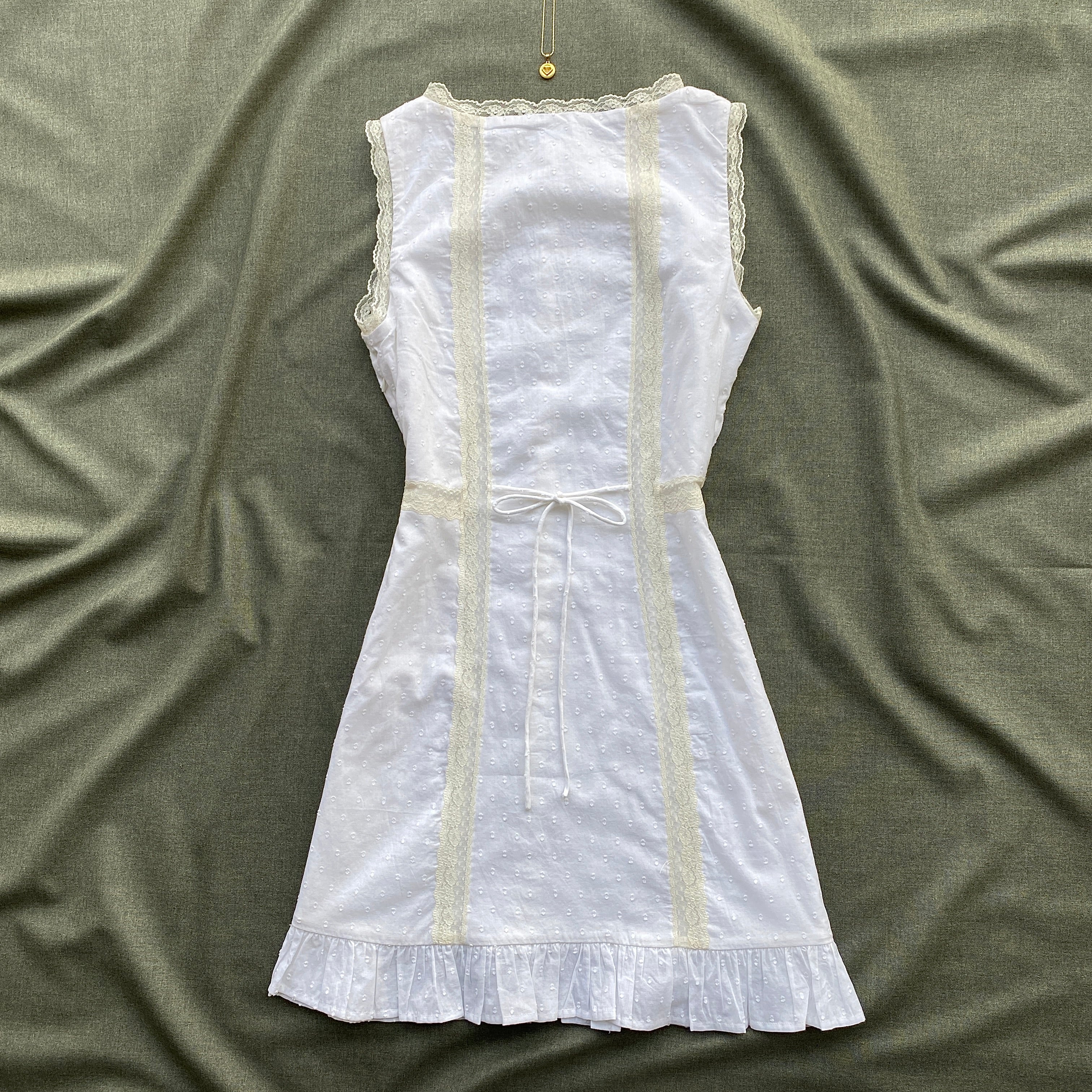 WHITE DRESS FROM ABERCROMBIE (Bust : 32-34, Upper Waist : 26-30)
