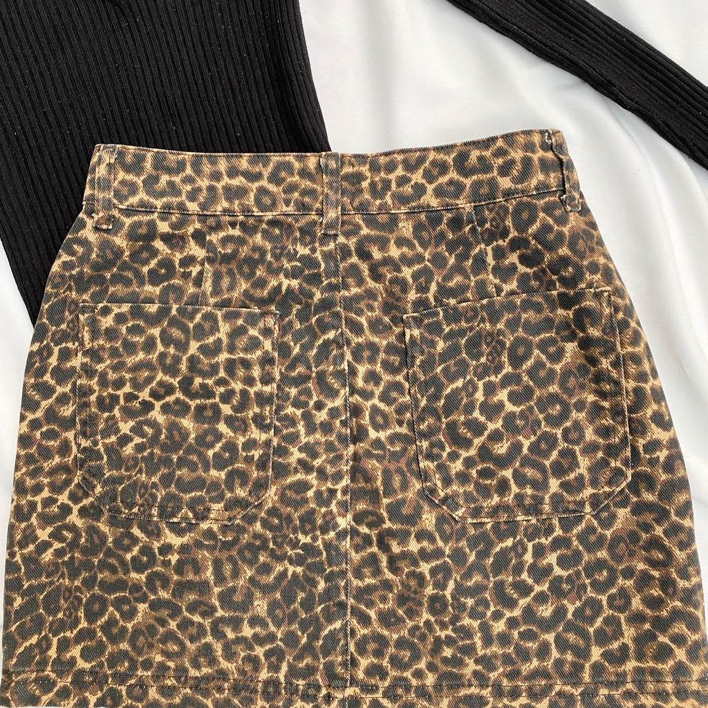 ANIMAL PRINT SKIRT FROM URBAN OUTFITTERS (Waist : 24-26)