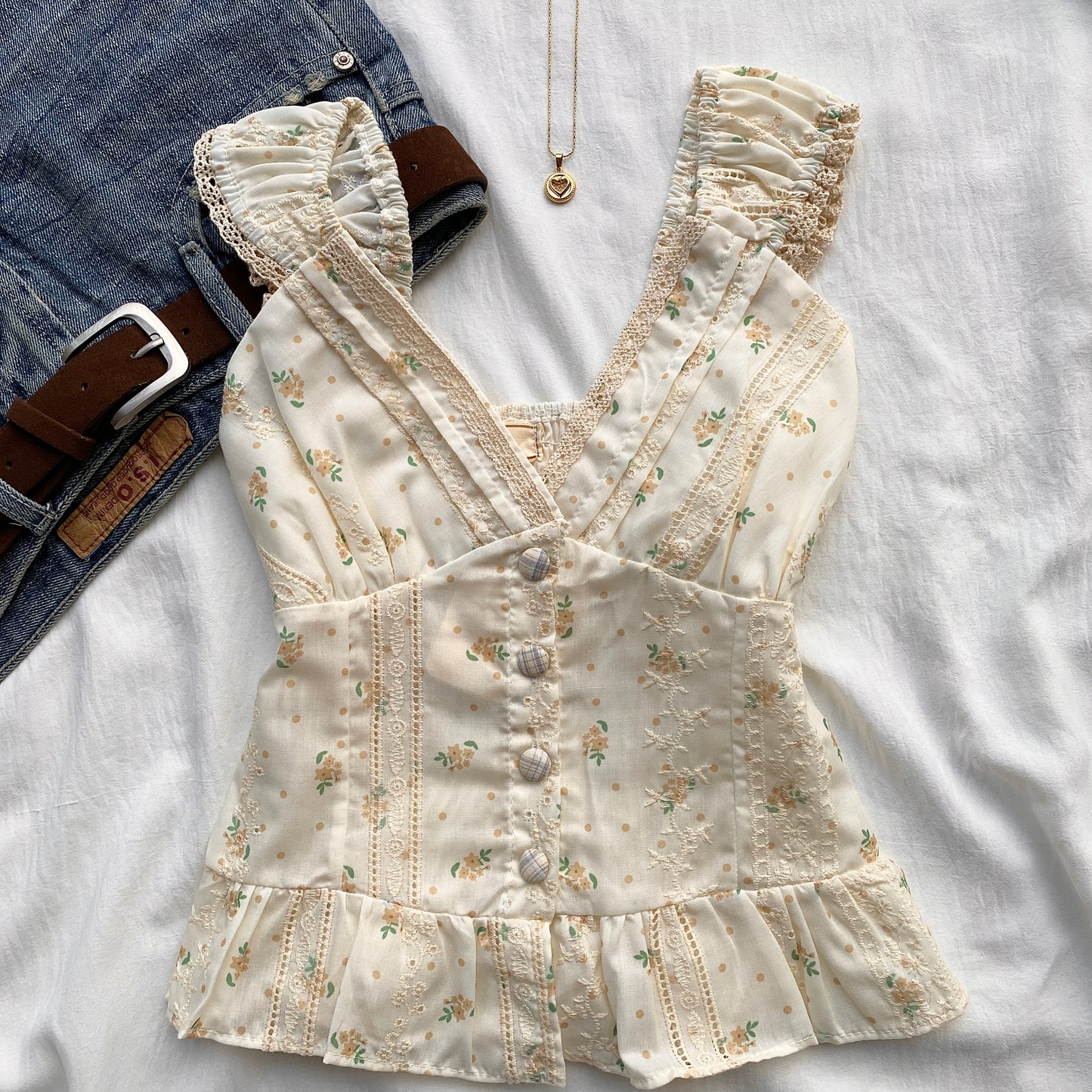 DOTTIE TOP WITH BLUE BUTTONS (Bust : 28-32, Upper Waist : 23-26)