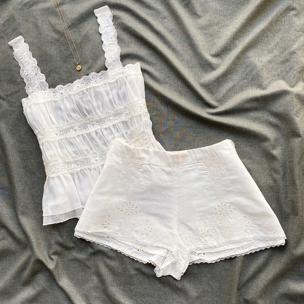 WHITE EYELET MINI SHORTS FROM FREE PEOPLE (XS/S)