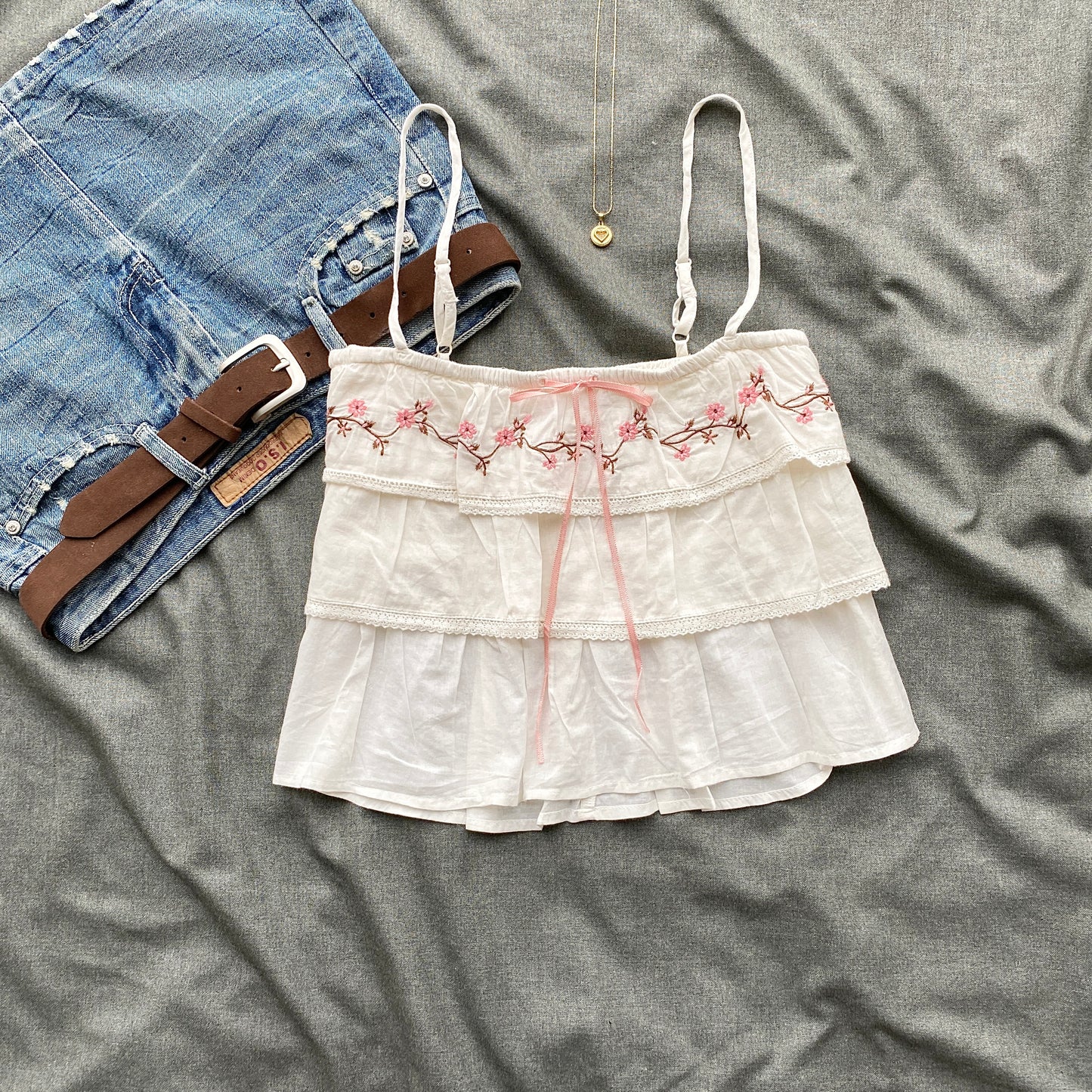 FRILLY EMBROIDERED TOP FROM AMERICAN EAGLE (Bust : 28-32, Upper Waist : 24-28)