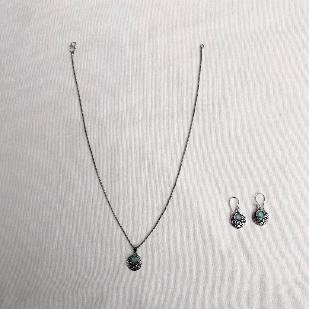 EARRINGS AND NECKLACE SET