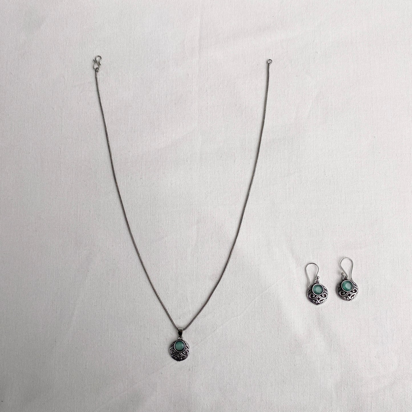 EARRINGS AND NECKLACE SET