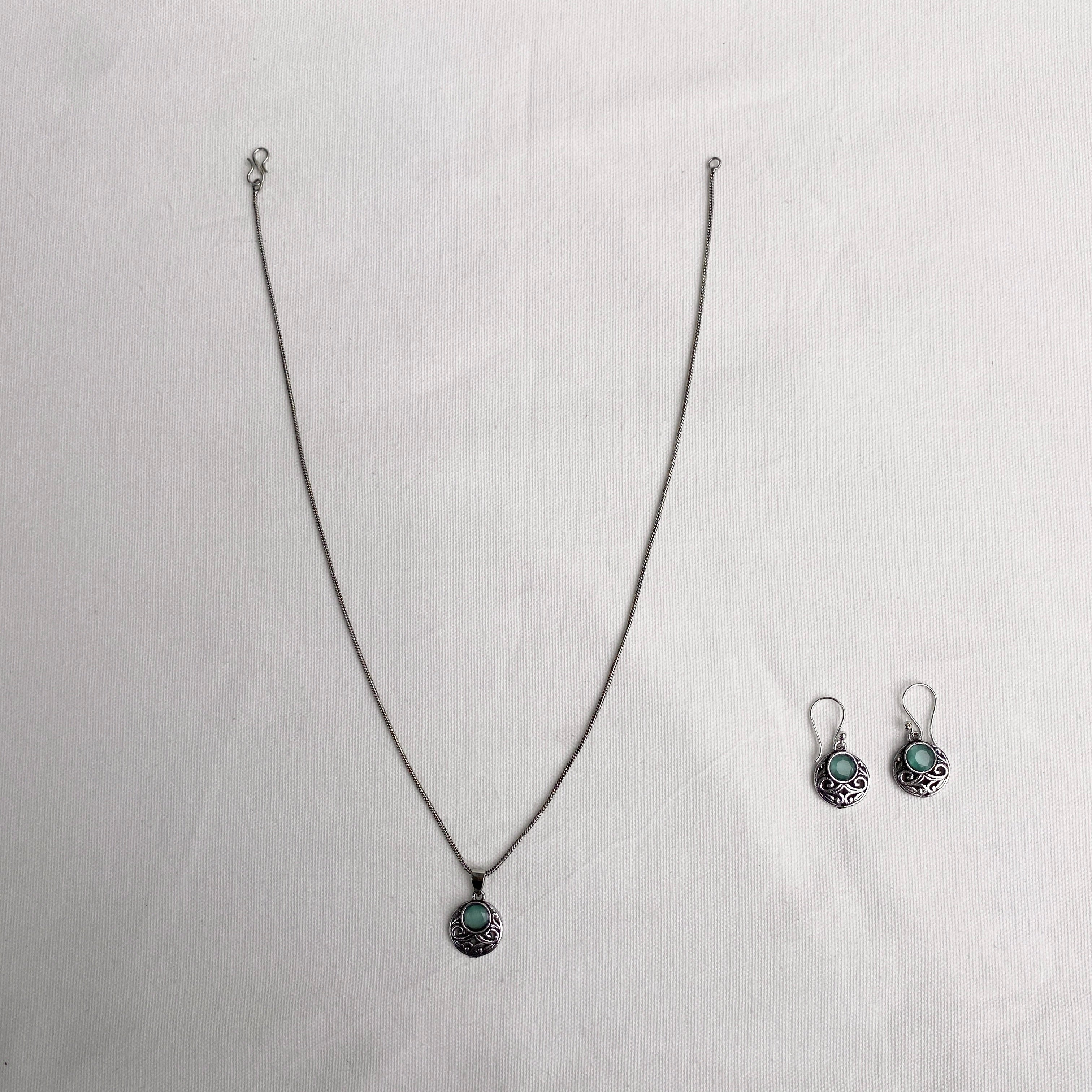 EARRINGS AND NECKLACE SET