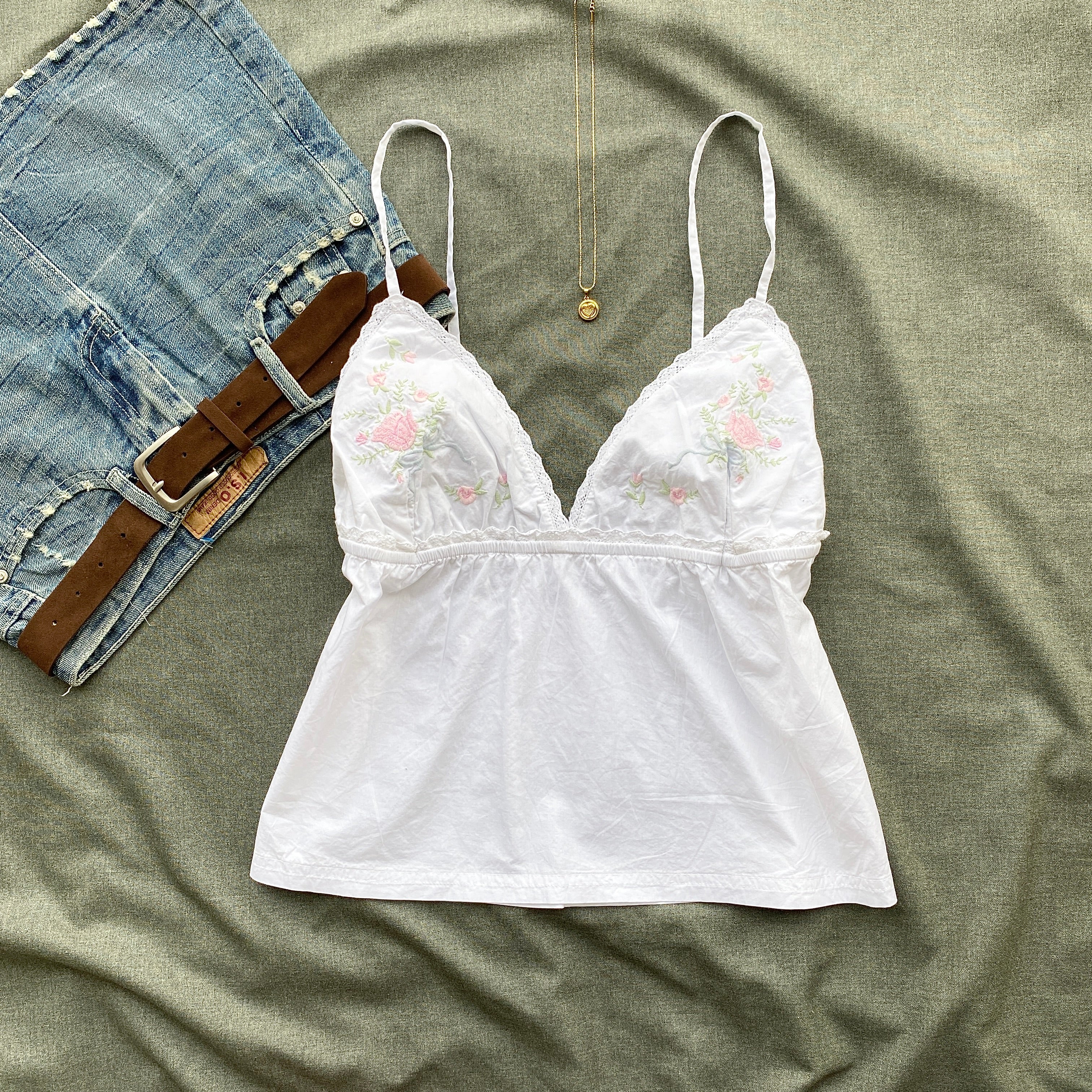 WHITE EMBROIDERED TOP (Bust : 36-38, Upper Waist : 30-36)
