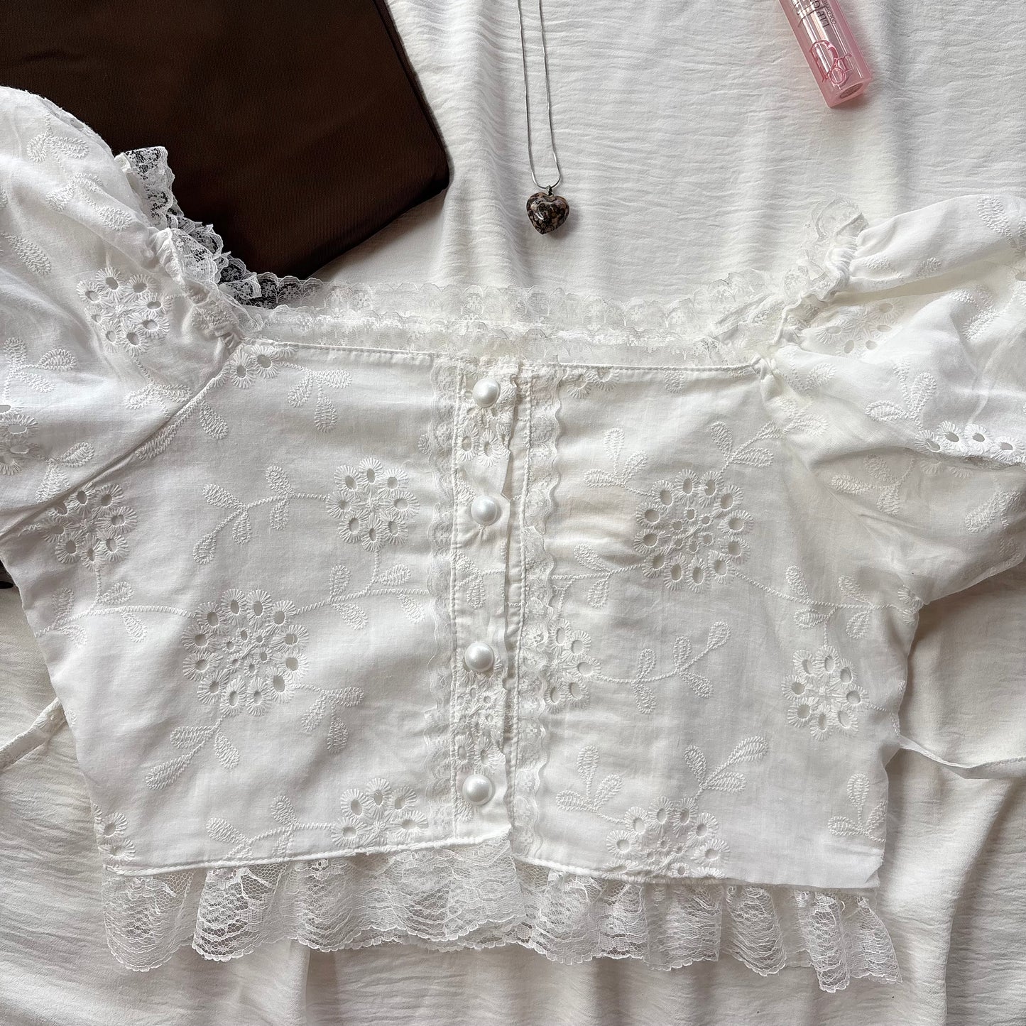 WHITE TOP WITH PUFF SLEEVES (Bust : 28-34, Upper Waist : 24-30)