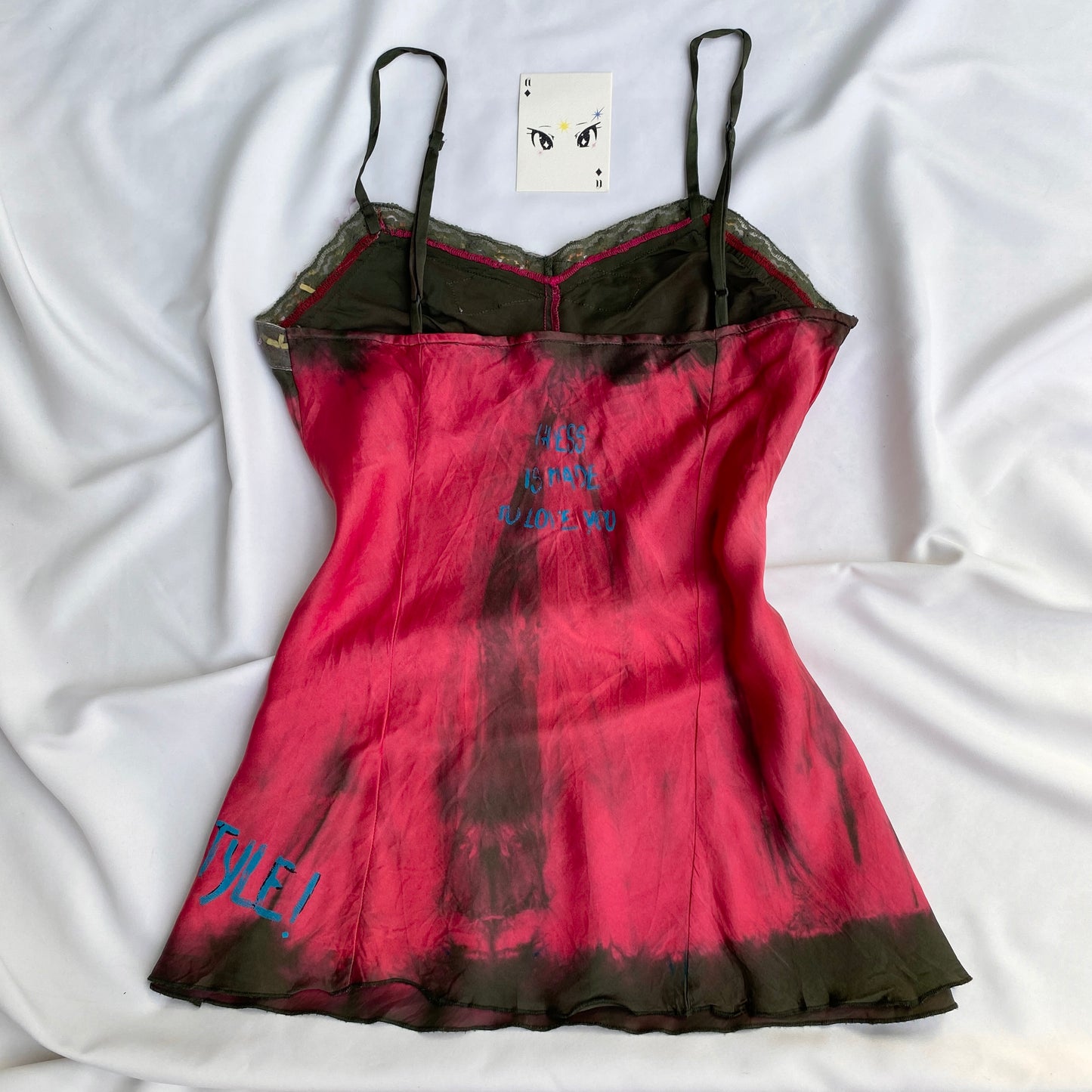 GRAPHIC TOP FROM GUESS (Bust : 32-34, Upper Waist : 26-34)