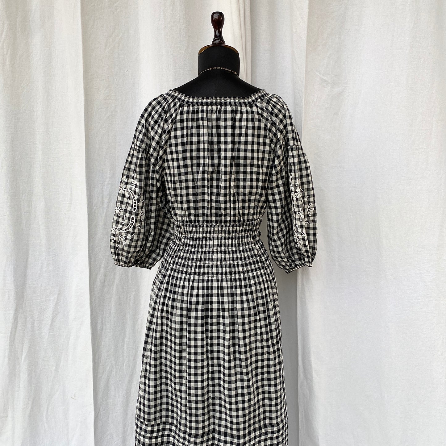 BLACK GINGHAM DRESS FROM ABERCROMBIE AND FITCH (Bust : 32-34, Upper Waist : 26-34)