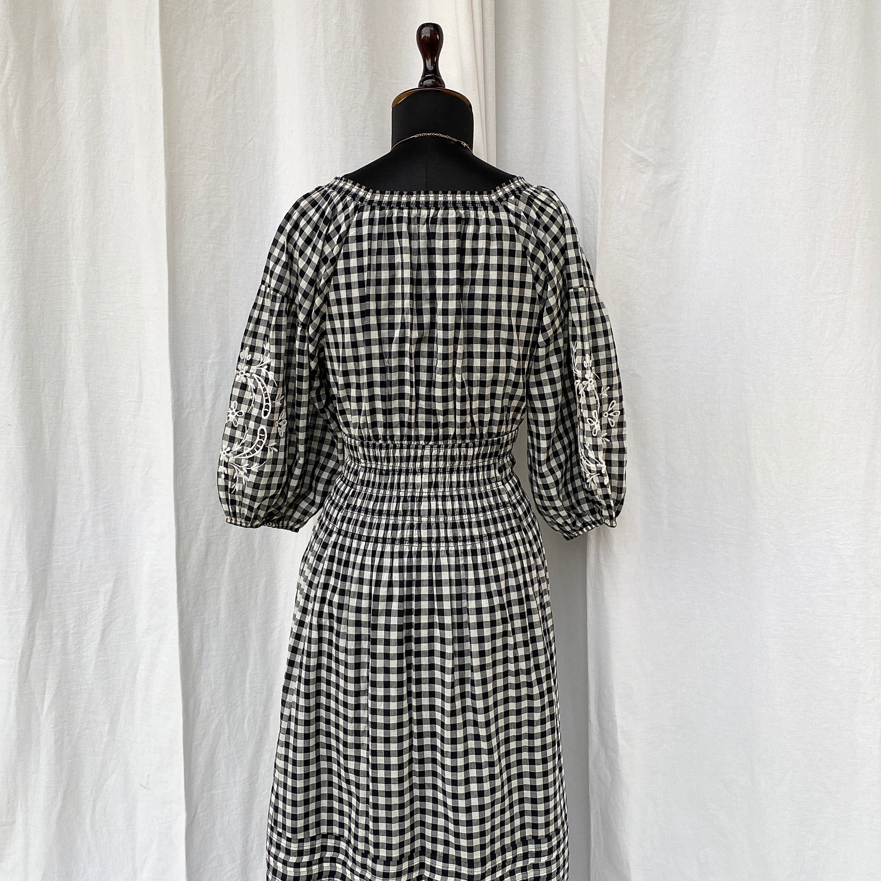BLACK GINGHAM DRESS FROM ABERCROMBIE AND FITCH (Bust : 32-34, Upper Waist : 26-34)