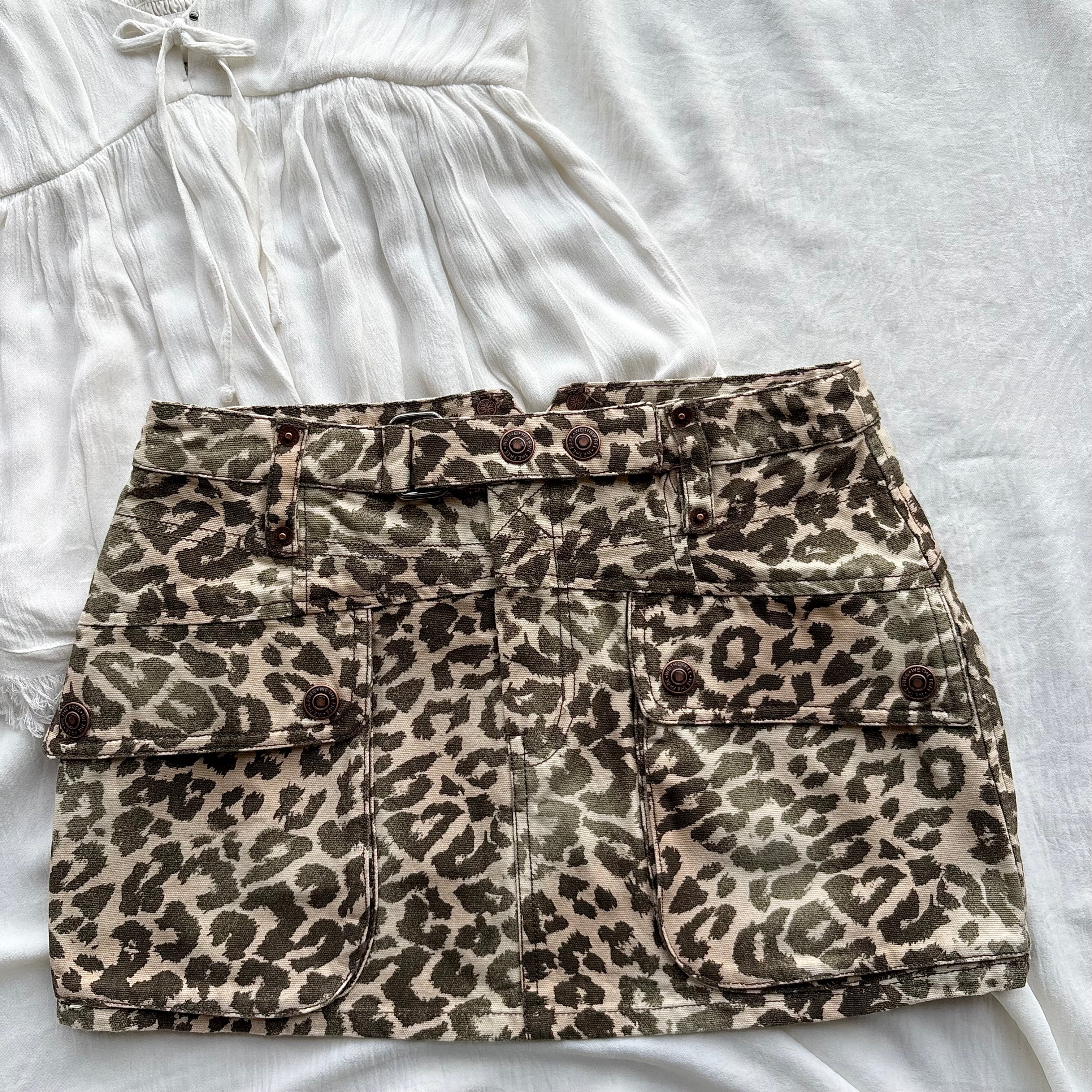 MINI ANIMAL PRINT SKIRT FROM HOLLISTER (Waist : 24-26)