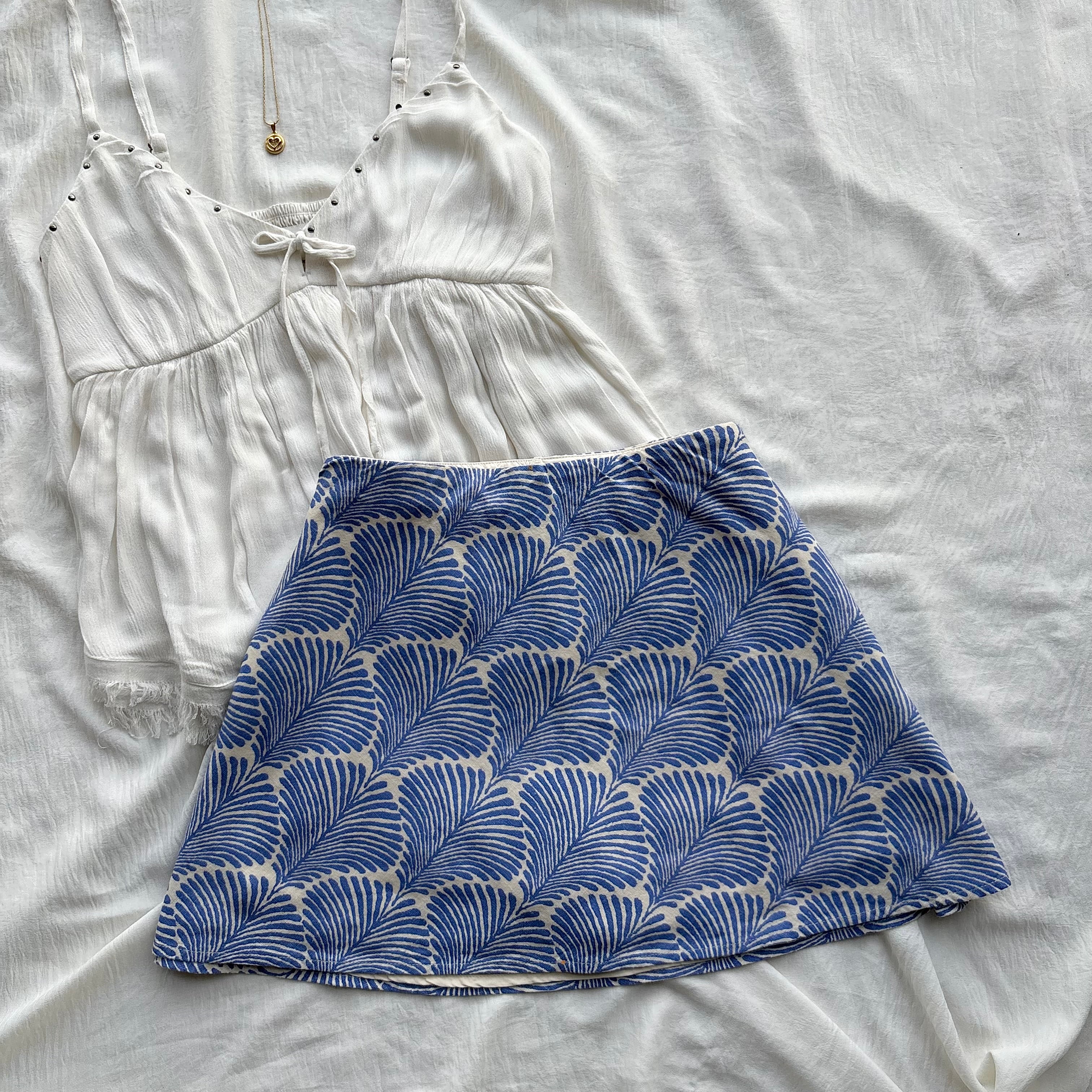 BLUE LEAF SKIRT FROM ABERCROMBIE (Waist : 26-30)