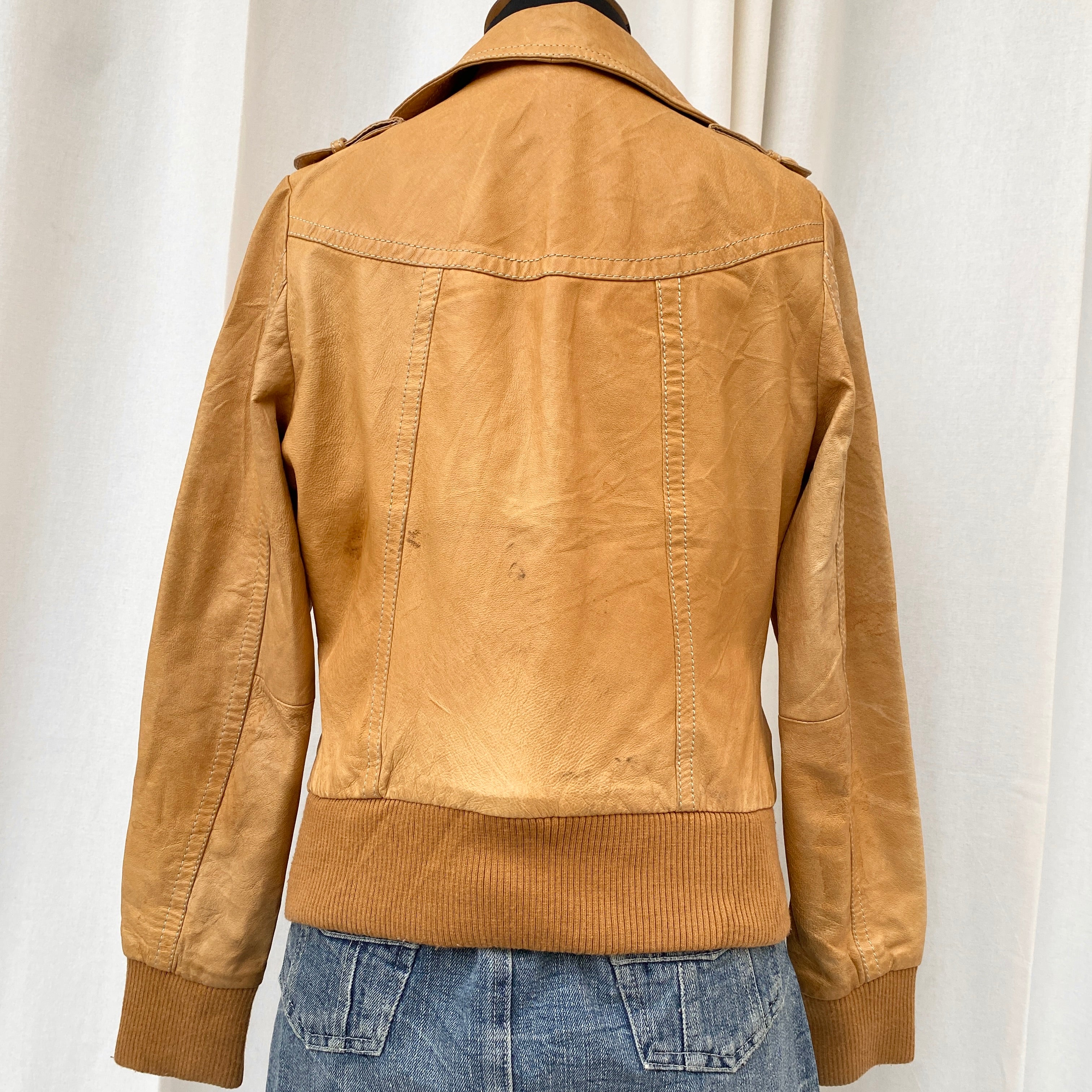 LIGHT BROWN LEATHER JACKET (M/L)