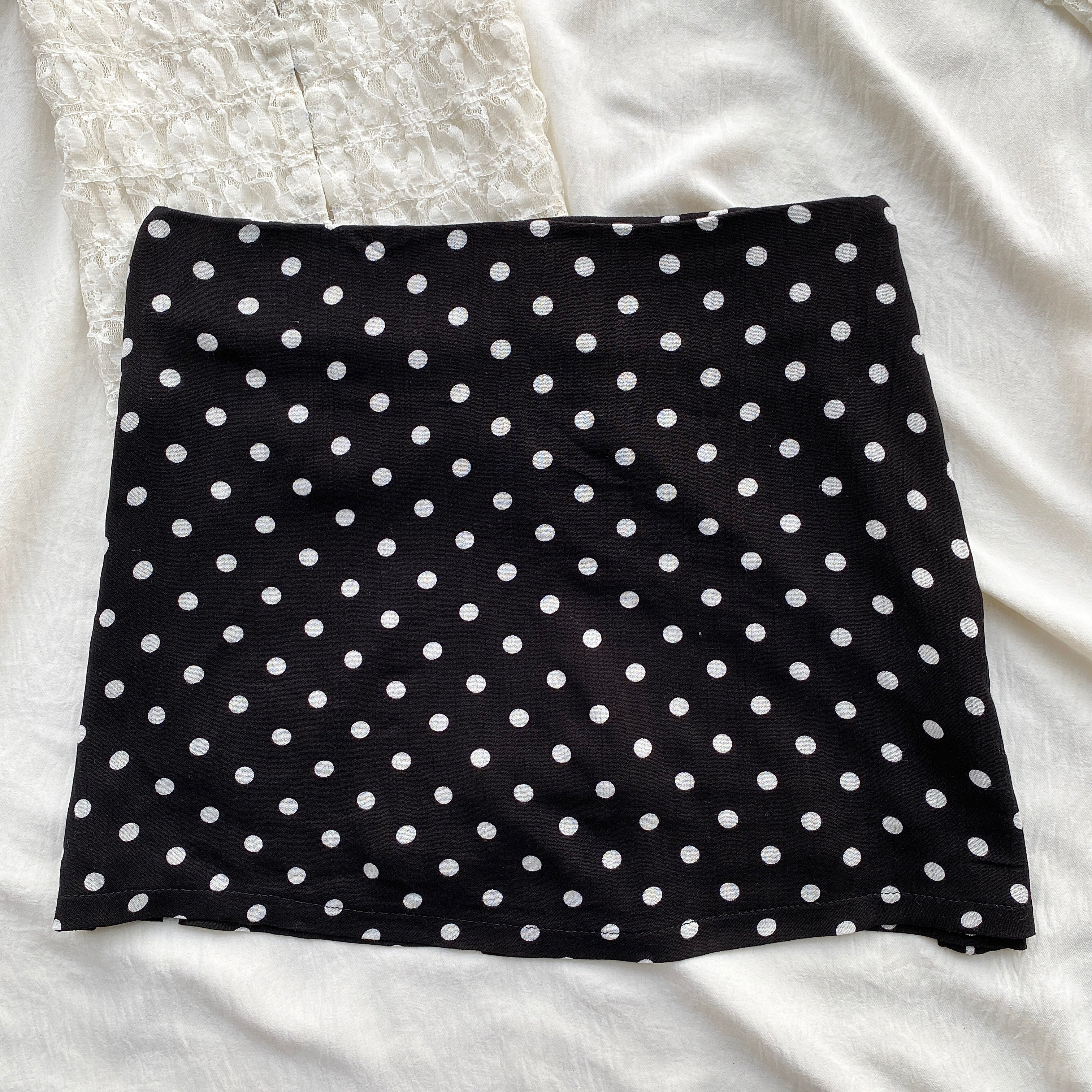 POLKA DOT SKIRT (Waist : 24-26)